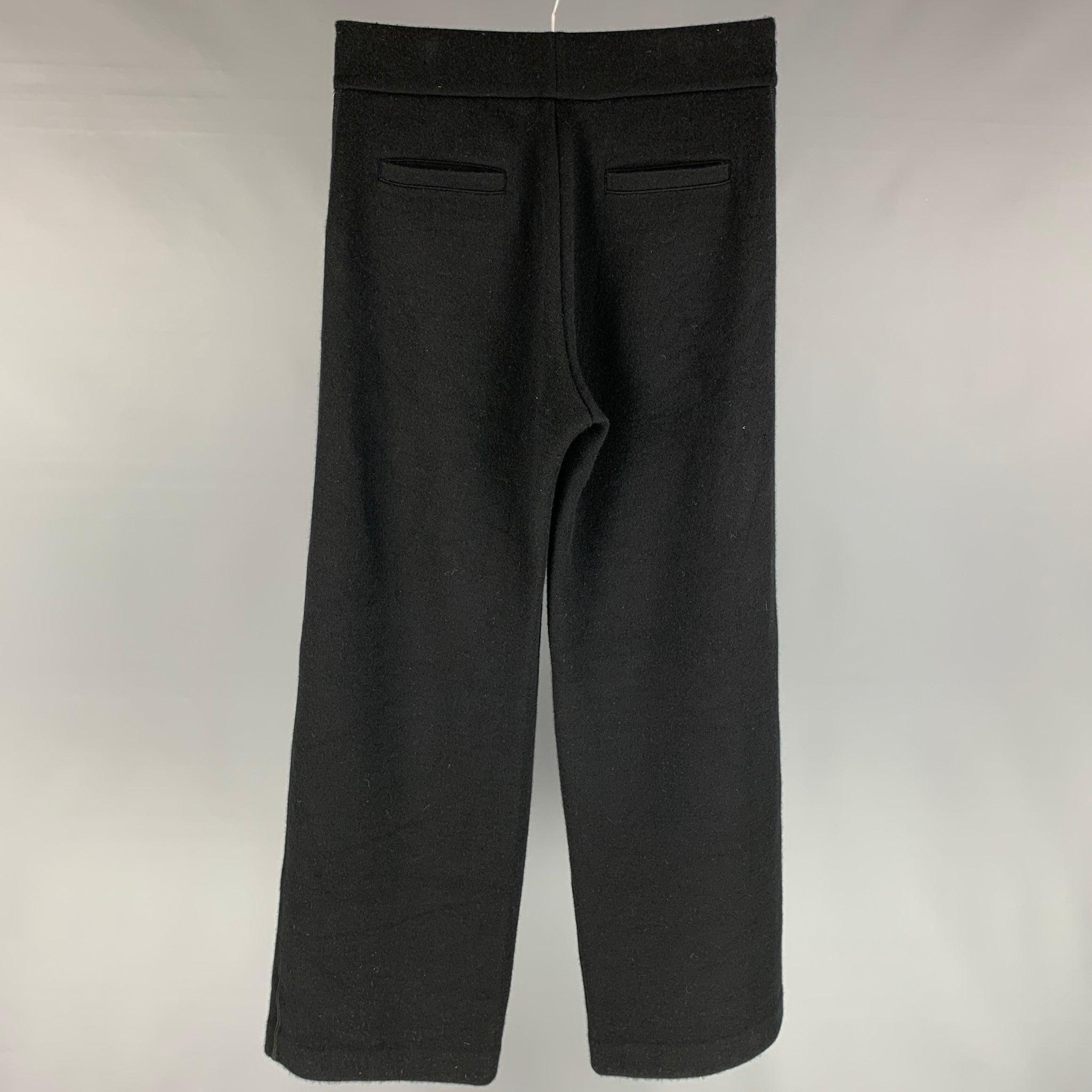 THE ROW wide leg sweatpants comes in a black double face cashmere and polyamide knit with elasticated waistband, on seam side pockets and back pockets.Very Good
Pre-Owned Condition. 

Marked:   XS 

Measurements: 
  Waist: 30 inches  Rise: 13 inches