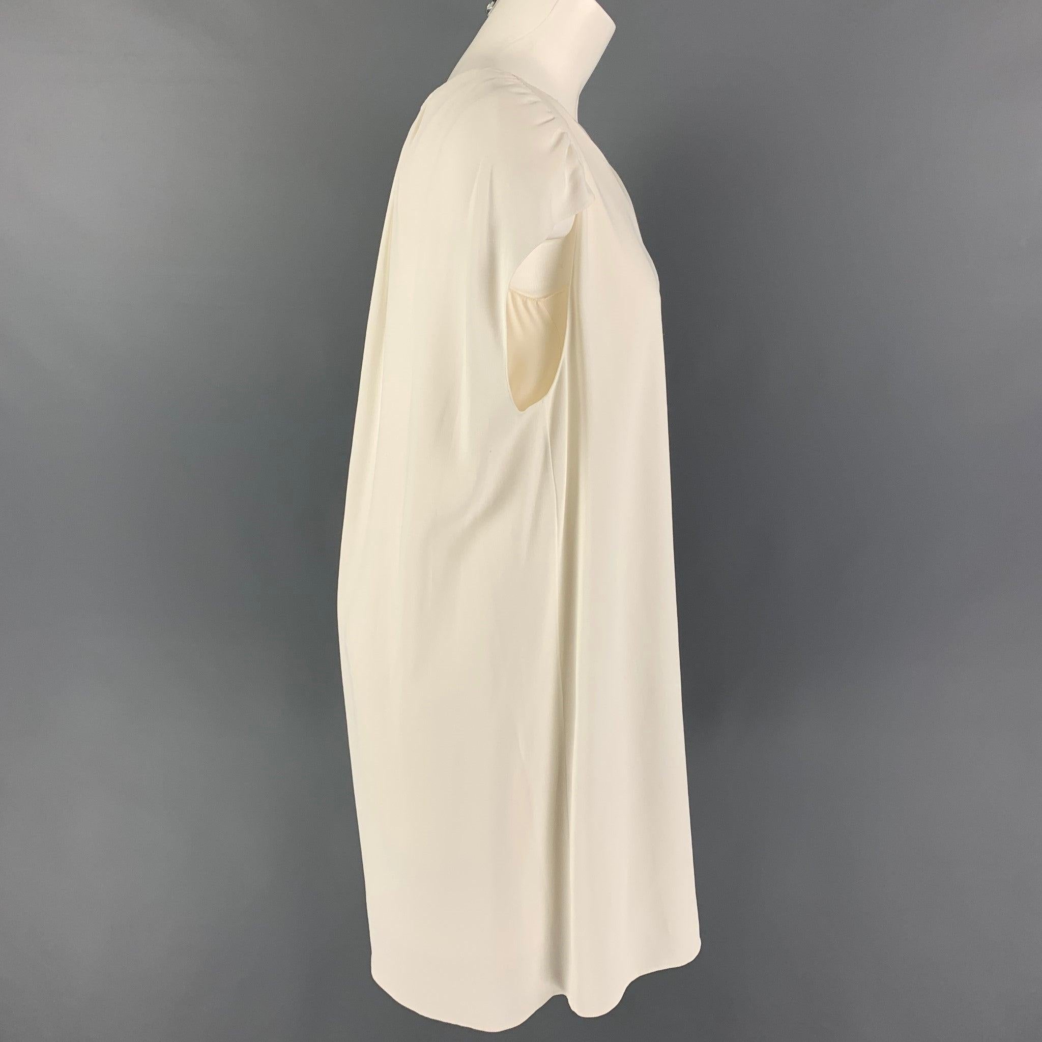 THE ROW dress comes in a cream viscose / elastane with a slip liner featuring a loose fit, shift design, and a sleeveless style.
Very Good Pre-Owned Condition. Light wear at back. As-is. 

Marked:   XS 

Measurements: 
 
Shoulder: 16 inches Bust: 37