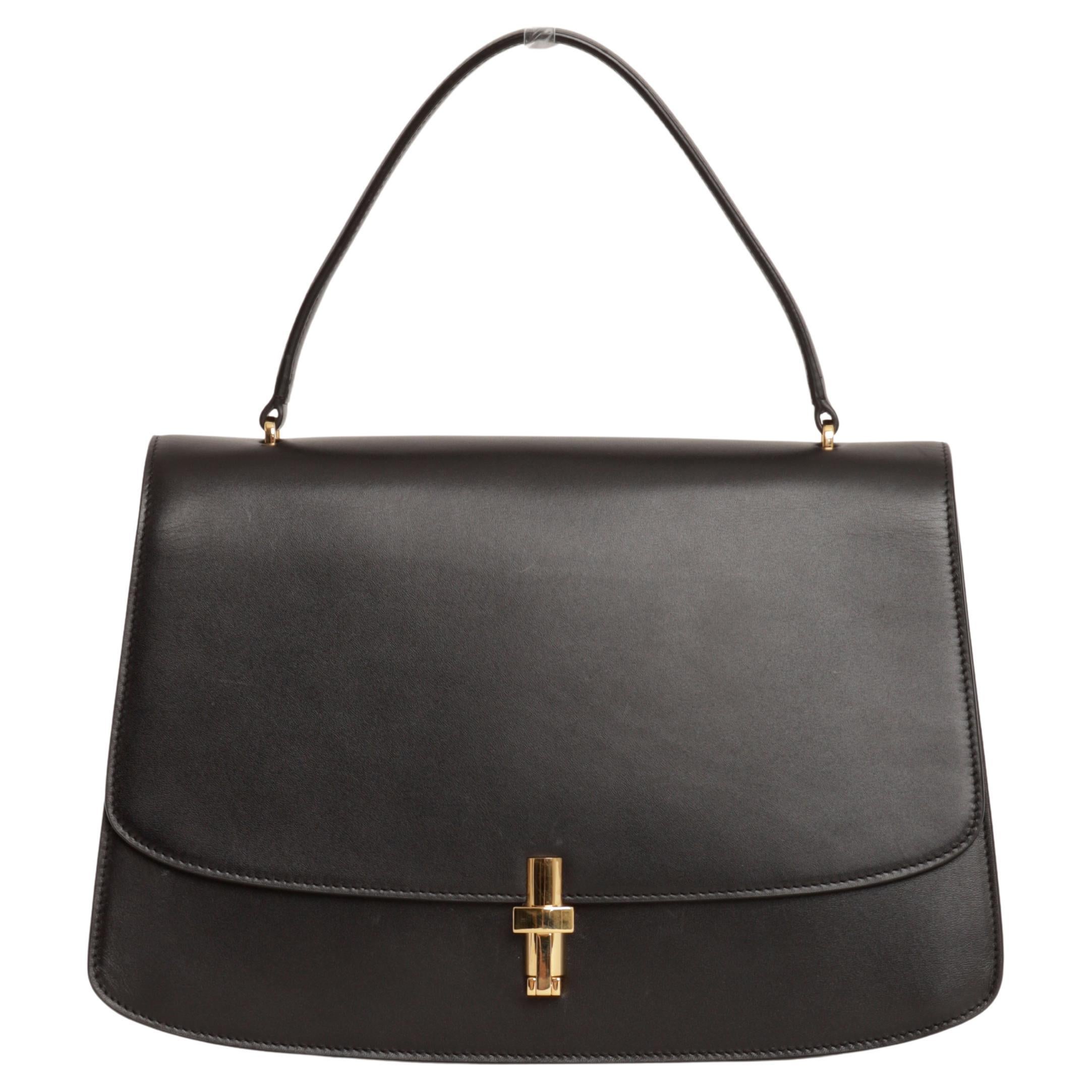 Borsa The Row Sofia 11.75 in pelle di vitello nera con hardware dorato e sacchetto di polvere e carta d'autore in vendita
