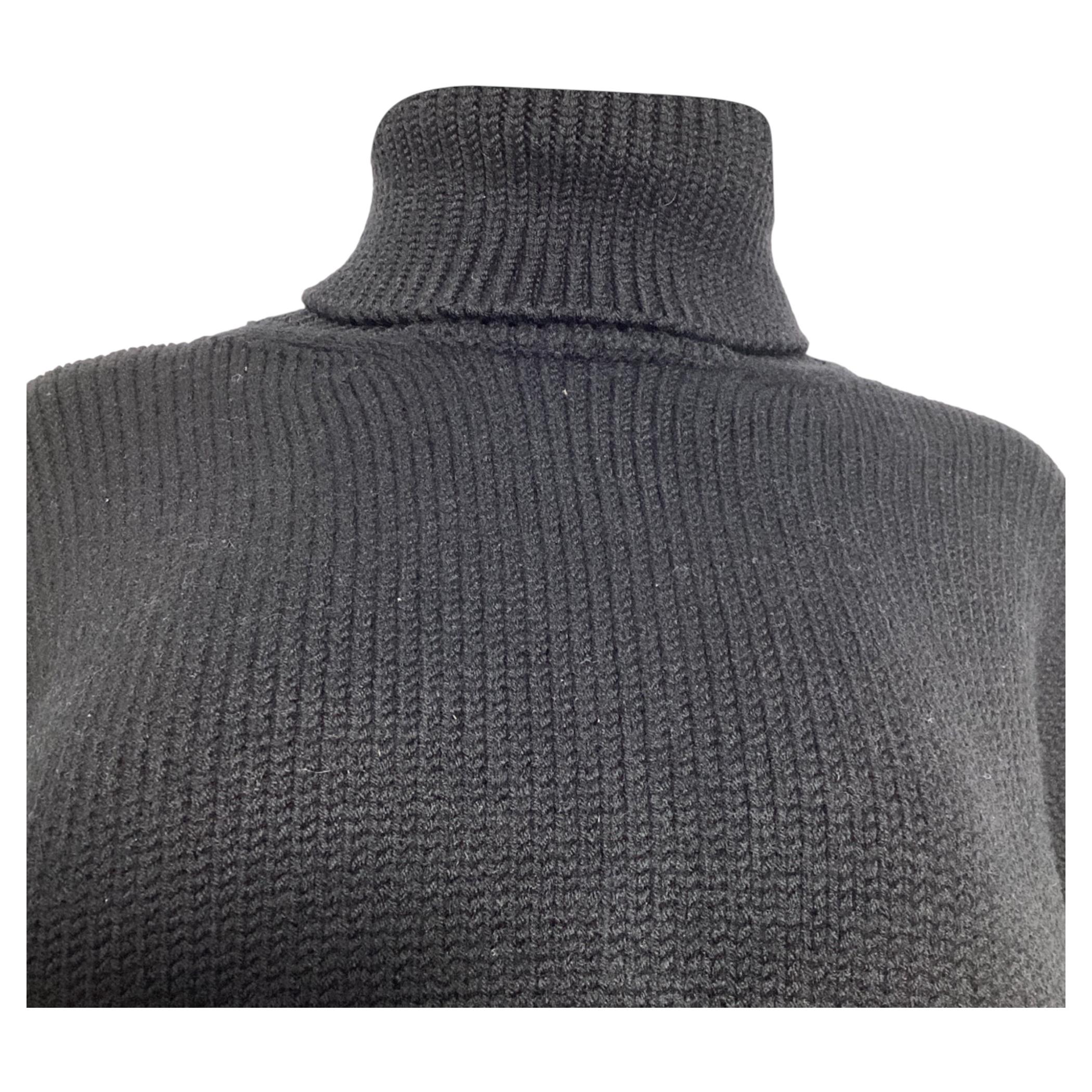 Der „Row“-Rollkragenpullover aus schwarzer Merinowolle im Angebot