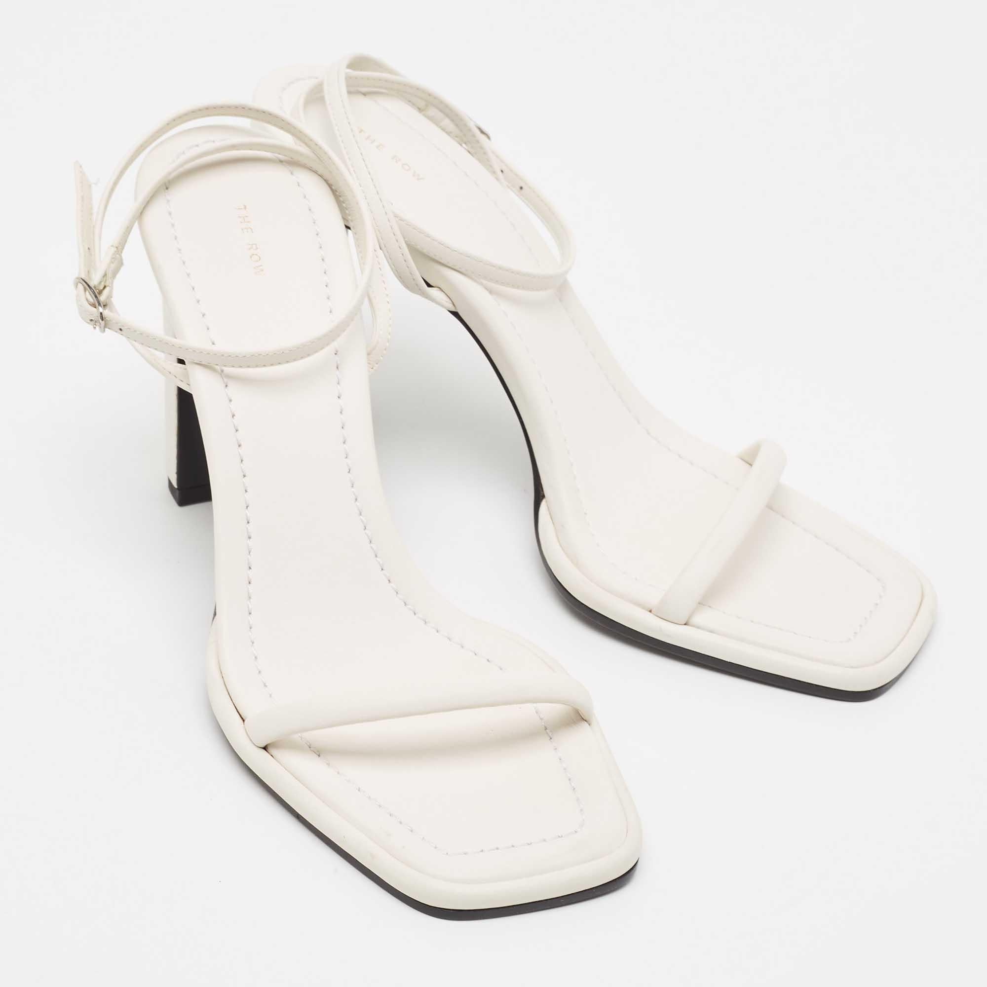 The Row White Leather Ankle Strap Sandals Size 38 In Excellent Condition For Sale In Dubai, Al Qouz 2