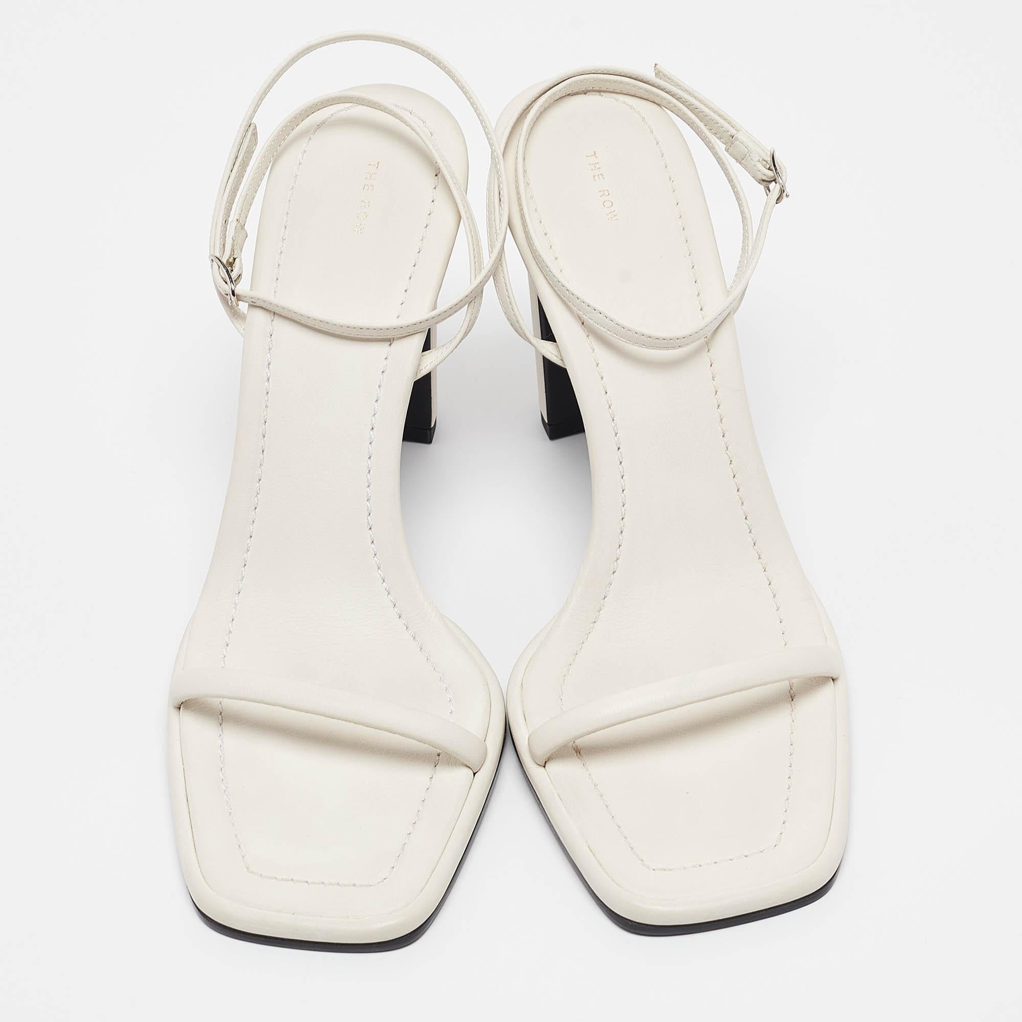 Bianco The Row Sandali con cinturino alla caviglia in pelle bianca misura 40 in vendita