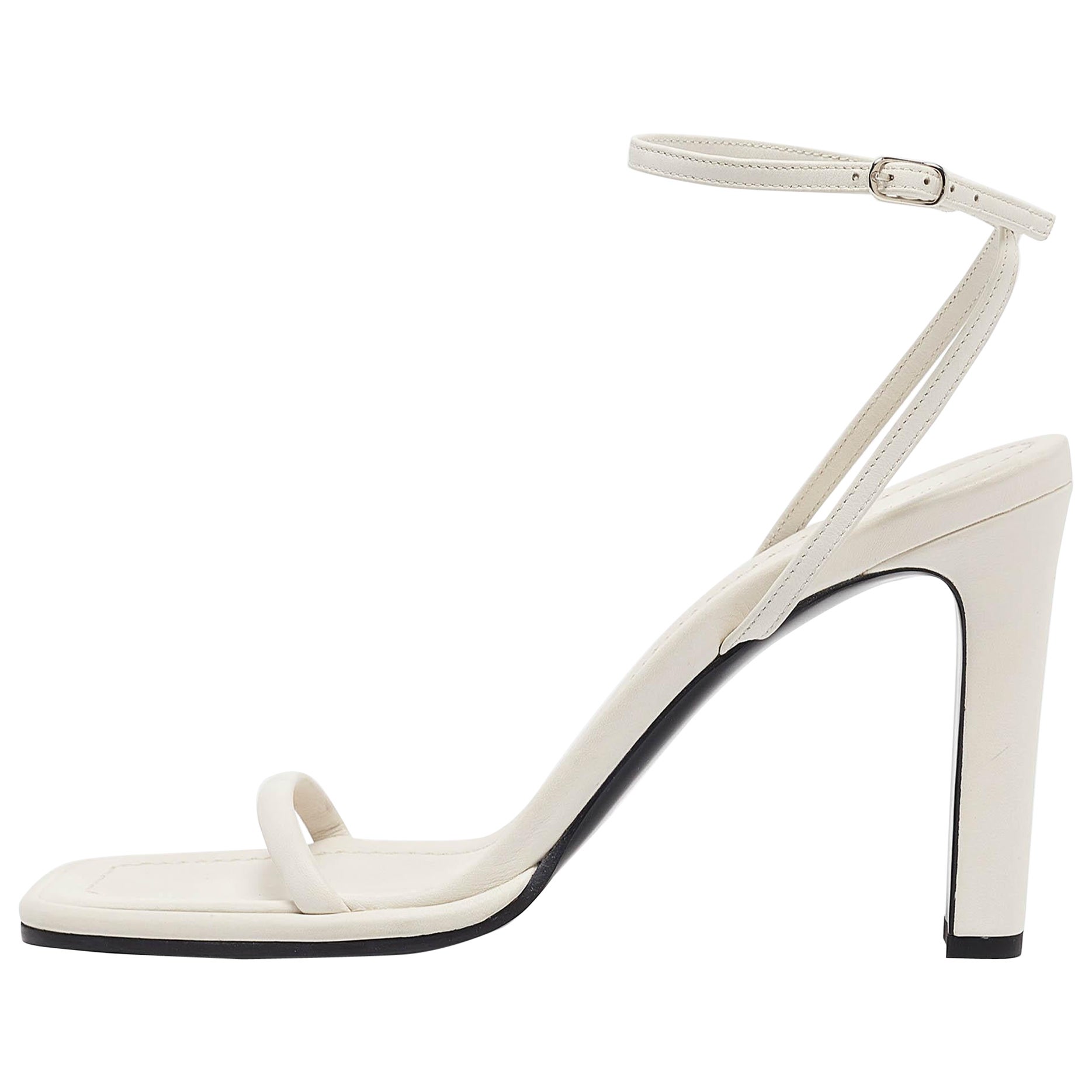 The Row Weiße Ledersandalen mit Knöchelriemen Größe 40