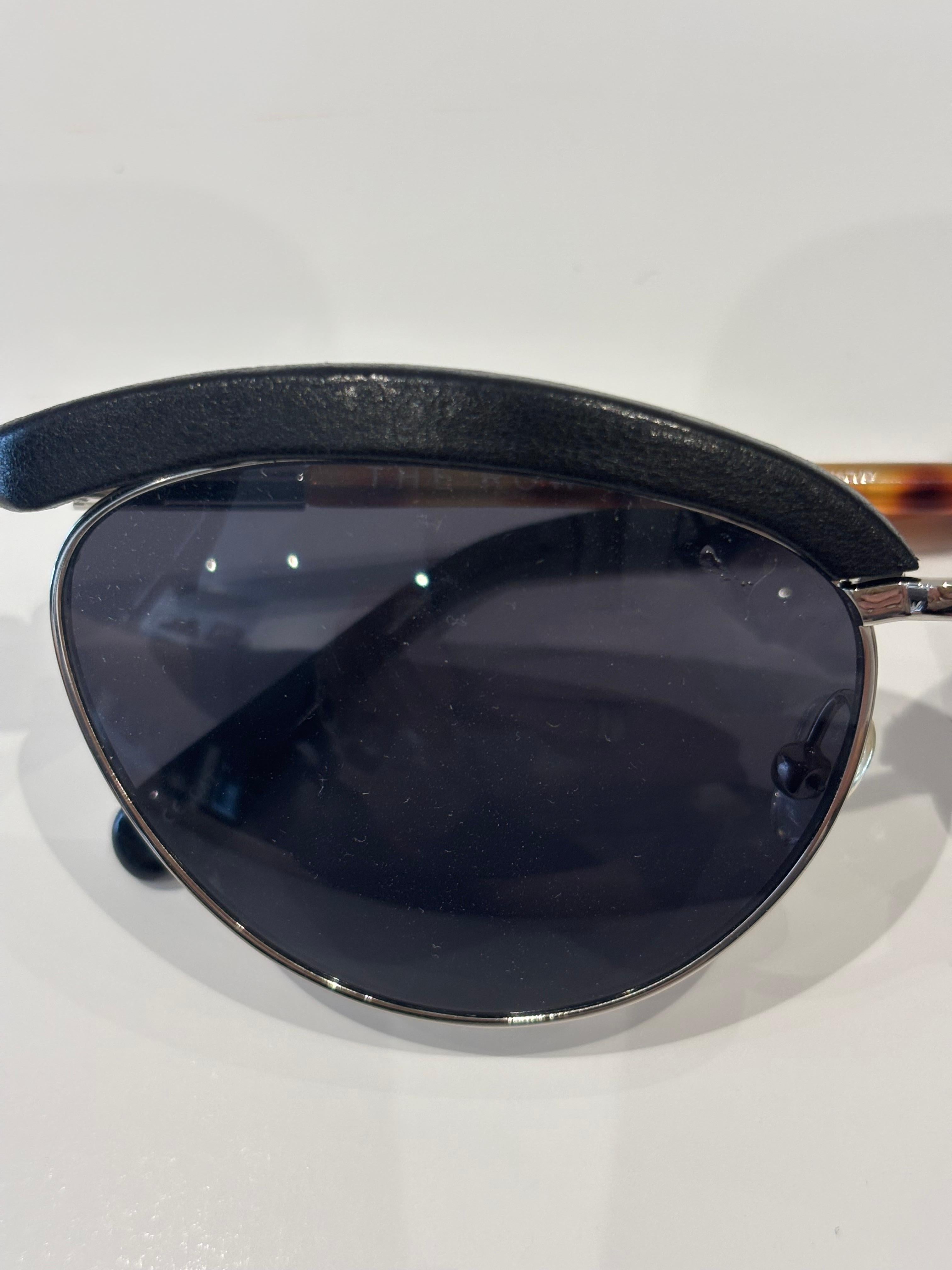 Gafas de sol de la colaboración The Row x Linda Farrow con estuche original en venta 1
