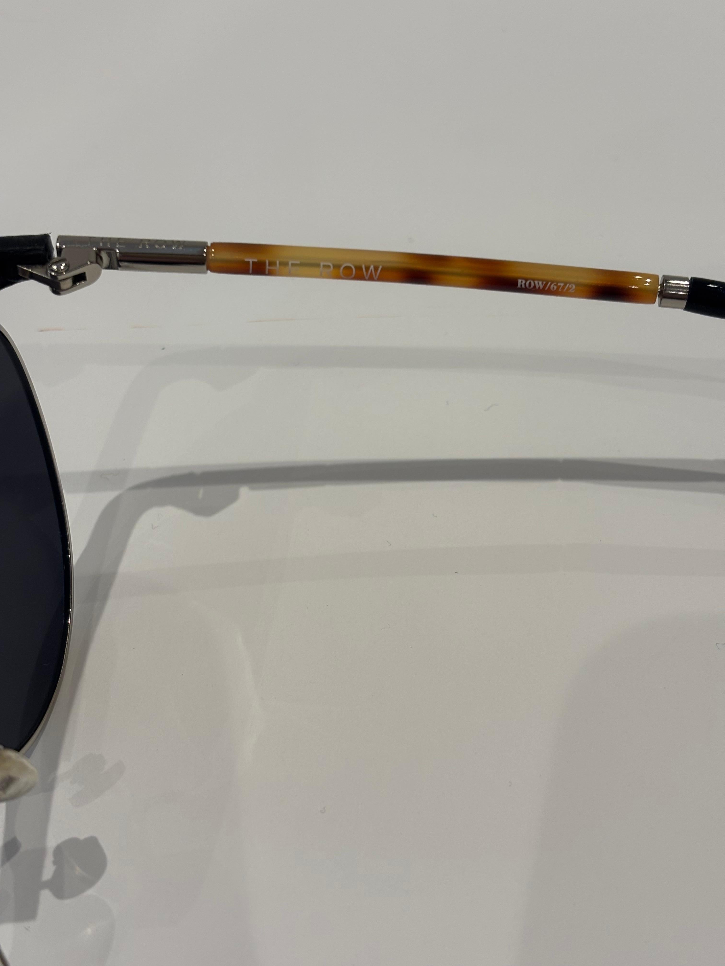 Gafas de sol de la colaboración The Row x Linda Farrow con estuche original en venta 3