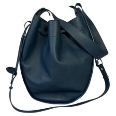 The Row XL Drawstring Hobo Umhängetasche Marine Blue Pebbled Leather Bucket Bag