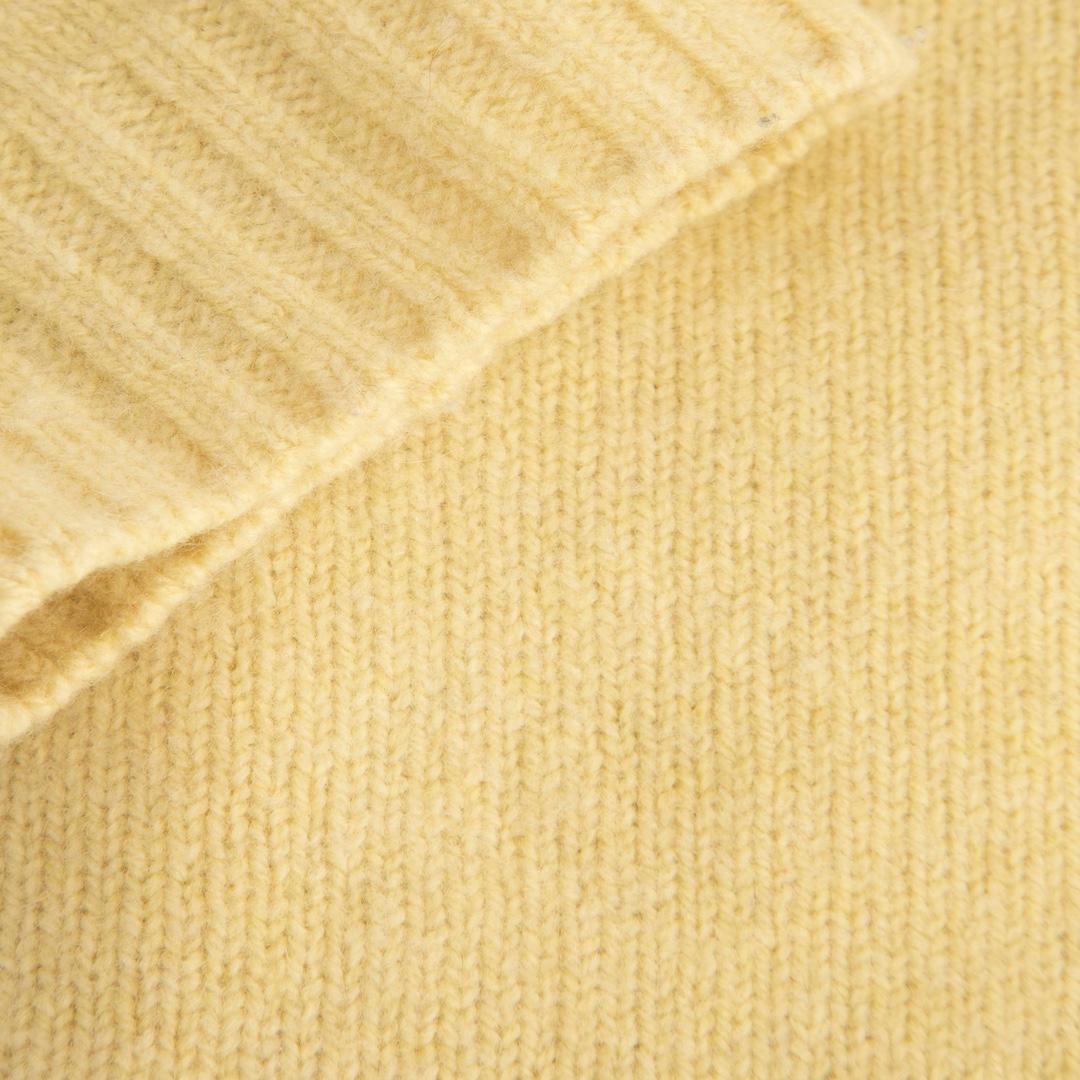 Beige Maglione a maniche lunghe in maglia gialla di The Row taglia S in vendita