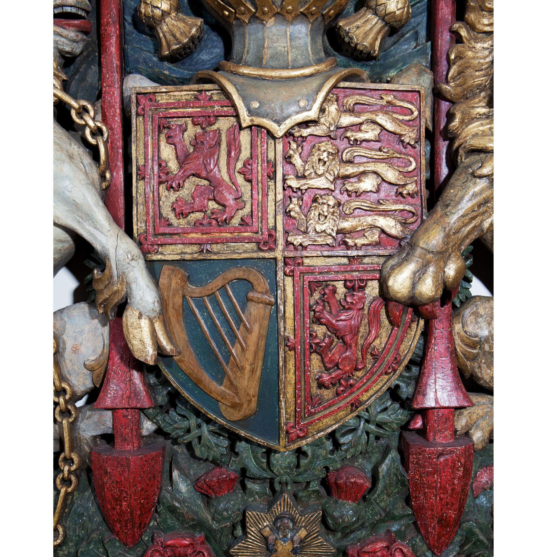 The Royal Coat of Arms of the United Kingdom, c. 1910 In Excellent Condition For Sale In Reepham, GB