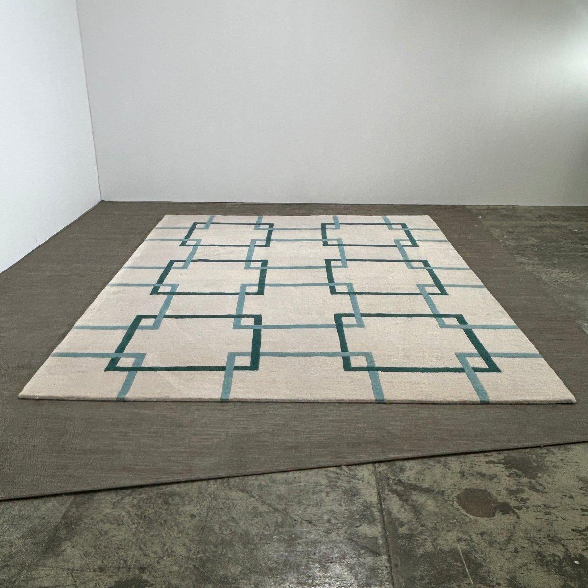Moderno The Rug Company Tappeto a catene quadrate in vendita