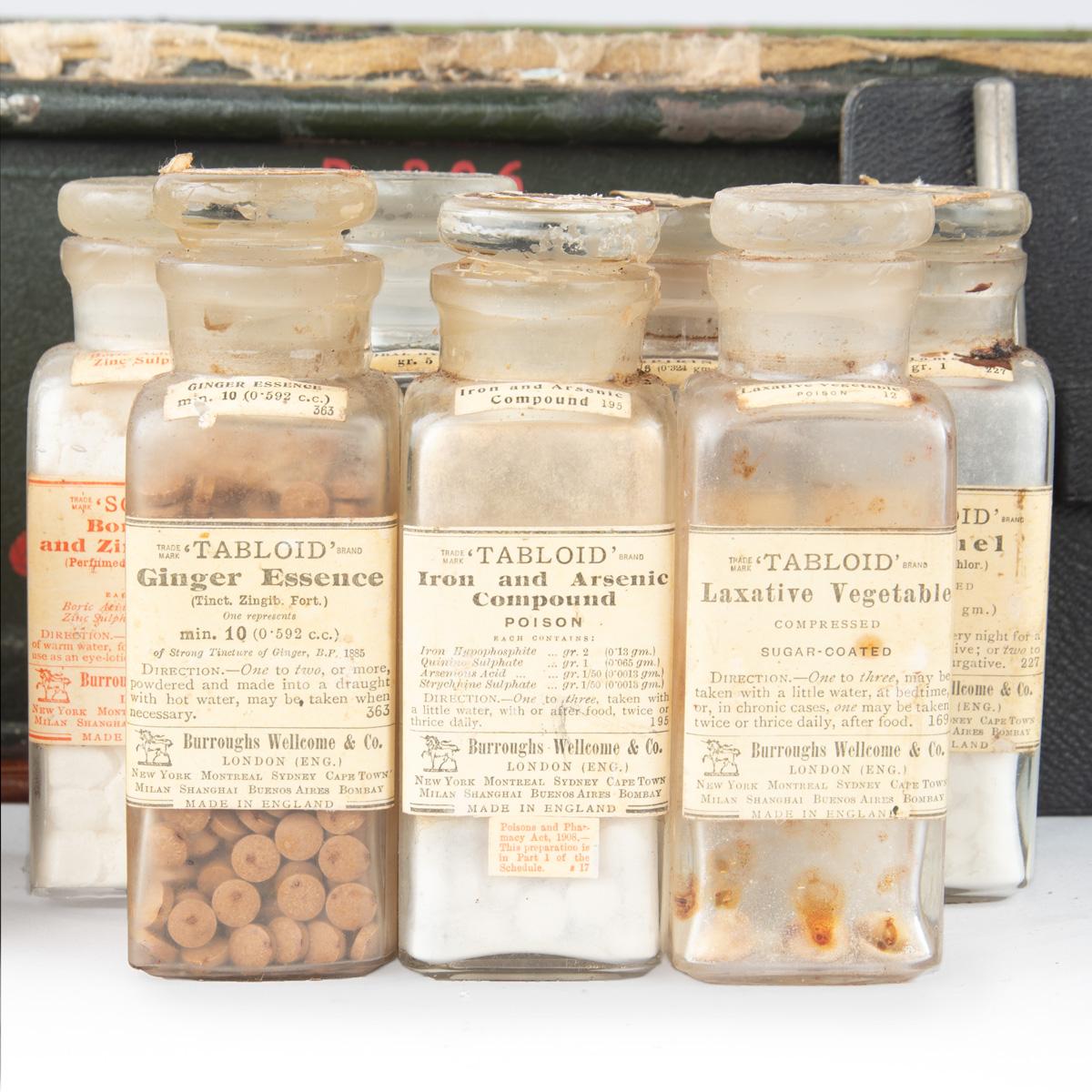 La boîte à pharmacie expéditionnaire Y.S. St George de Burroughs, Wellcome and Co. en vente 5