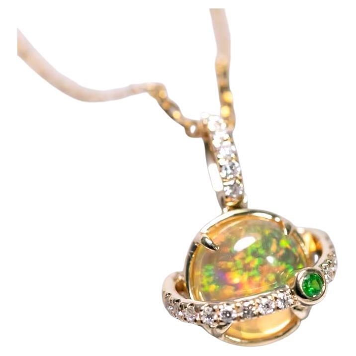 El Saturno - Collar de Oro Amarillo de 14 K con Ópalo de Fuego Mexicano y Diamante Tsavorita