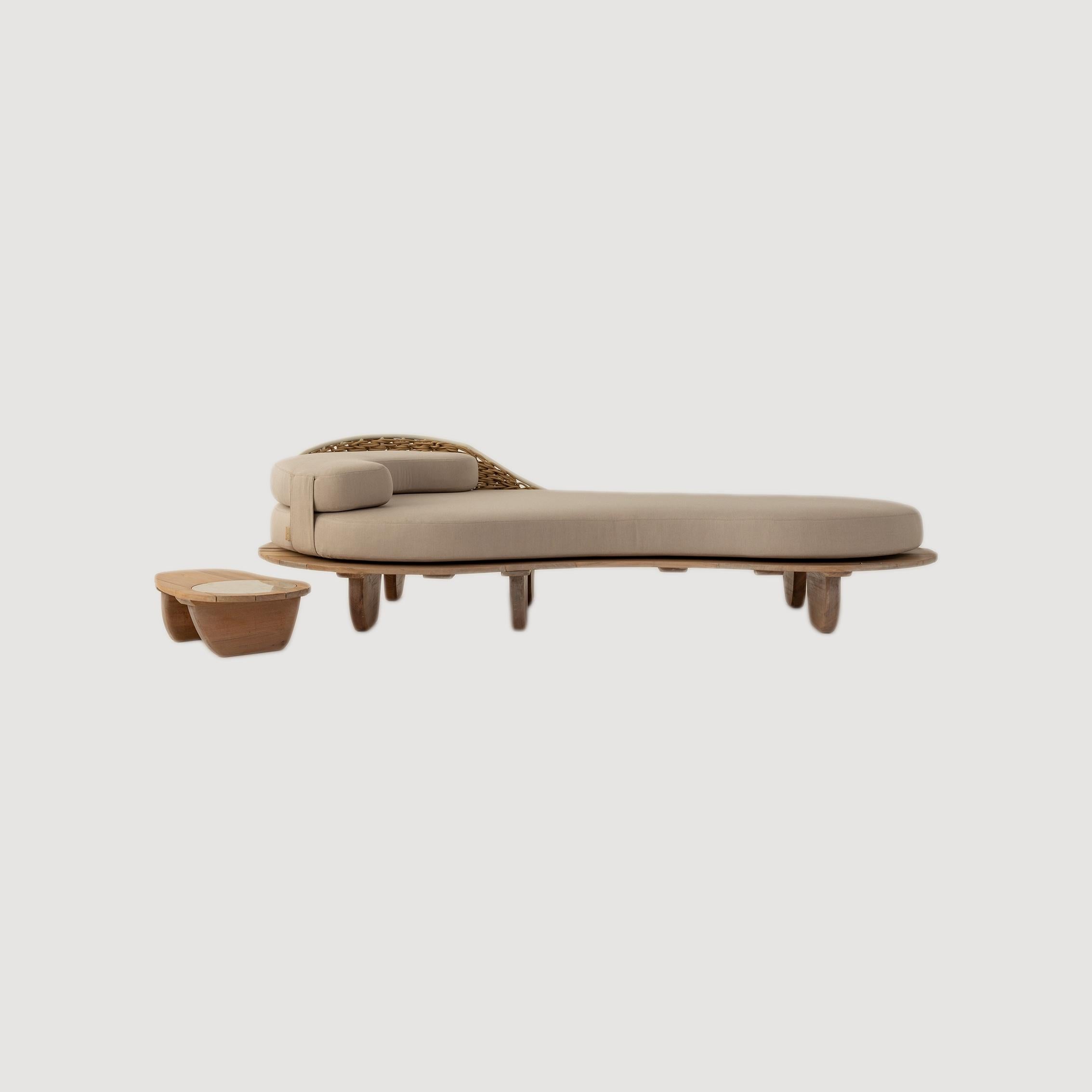 The Sayari Indoor / Outdoor Daybed Chaise and Table Collection by Studio Lloyd For Sale 3