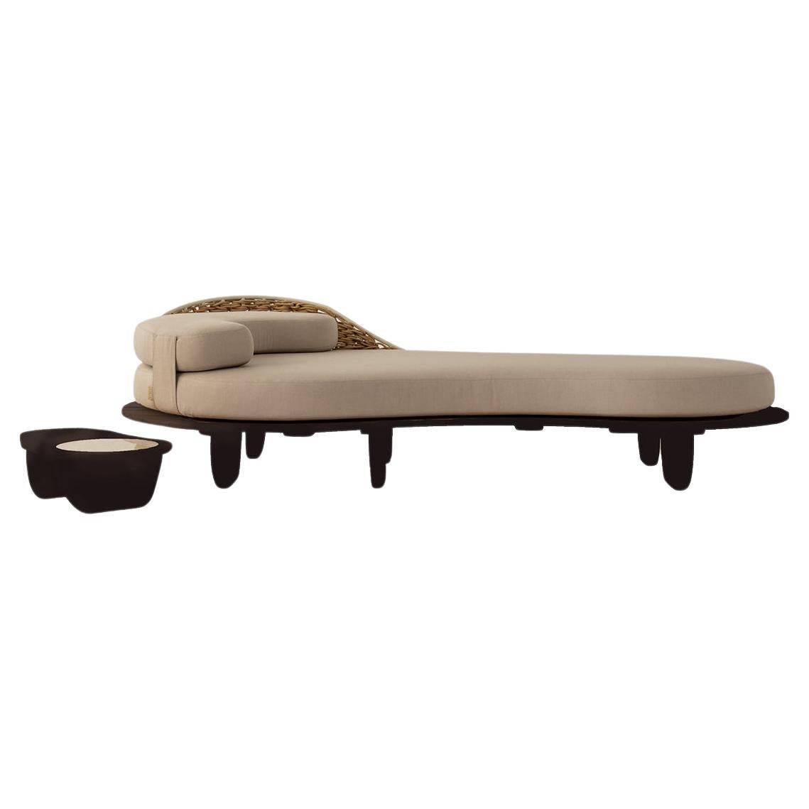 La lussuosa collezione Sayari Outdoor si ispira alla bellezza del continente africano. Il ritorno delle sedute scultoree e curve - all'aperto. Invece di utilizzare forme e motivi tradizionali, questa collezione è un'ode contemporanea al luogo che il