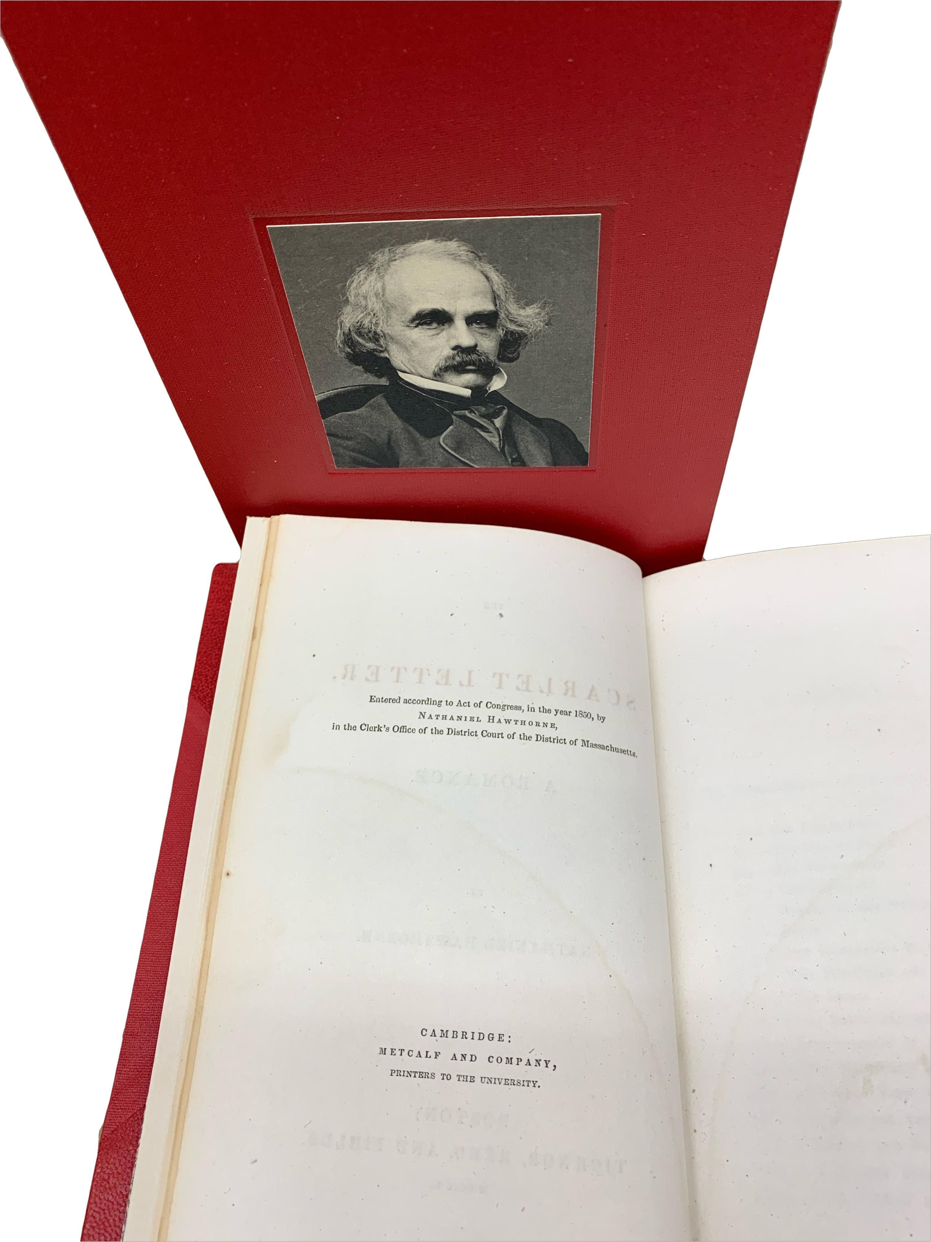 Papier La lettre écarlate de Nathaniel Hawthorne, deuxième édition, signée par Tipped-in Signature, 1850 en vente