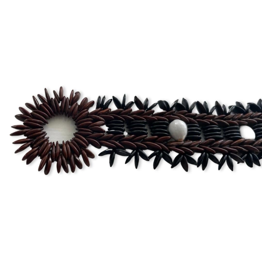 Le bracelet Scole - Artisanat des semences Neuf - En vente à Oxford, MD