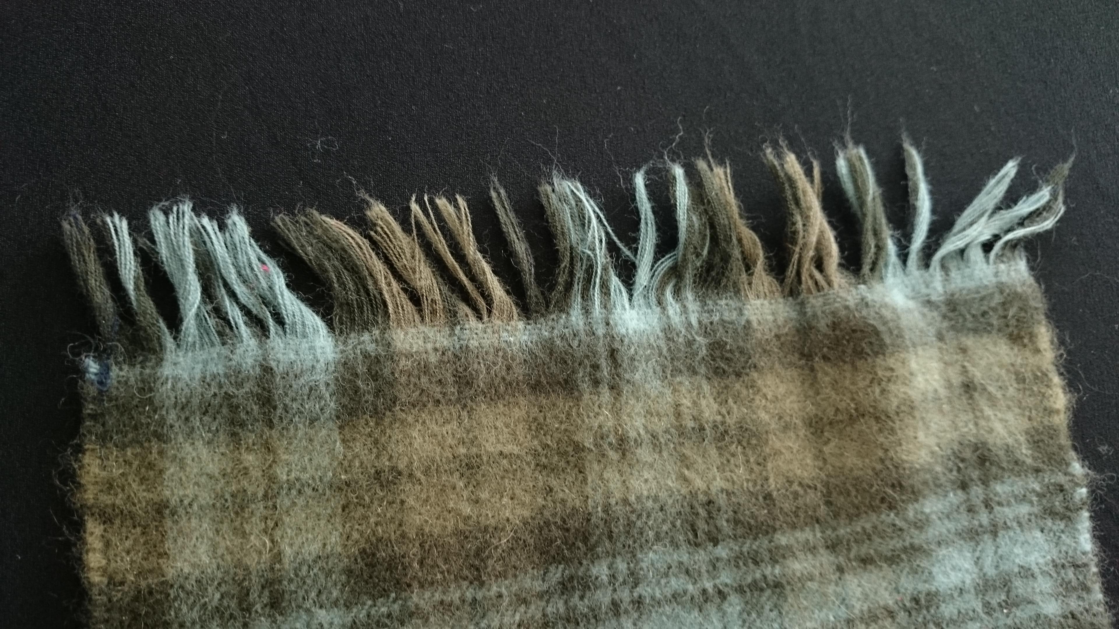 The Scotch House Cashmere w/ Wool Scarf  In Excellent Condition For Sale In Somo (Santander), ES