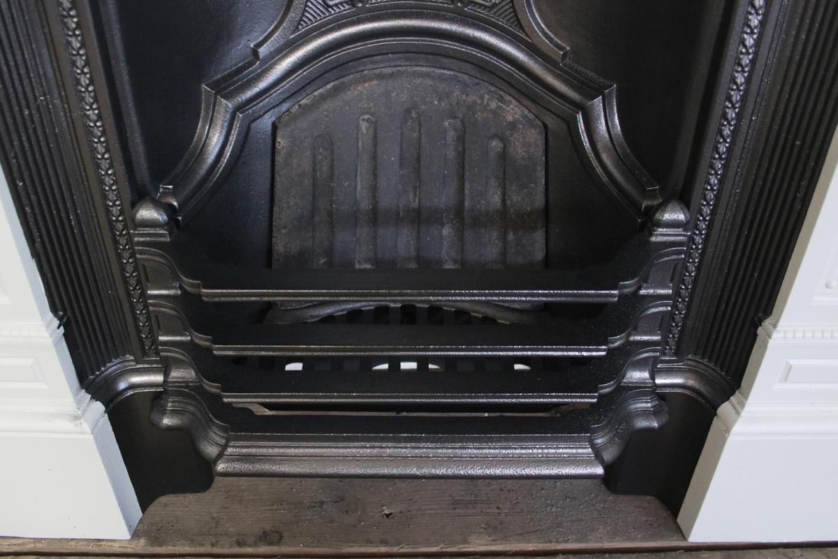 'The Scotia' a Reclaimed Late Victorian Cast Iron Fireplace In Good Condition In Manchester, GB