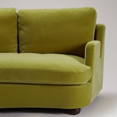 Das Sculpted Arc Sofa in Marci Mohair Lichen von Sister by Studio Ashby