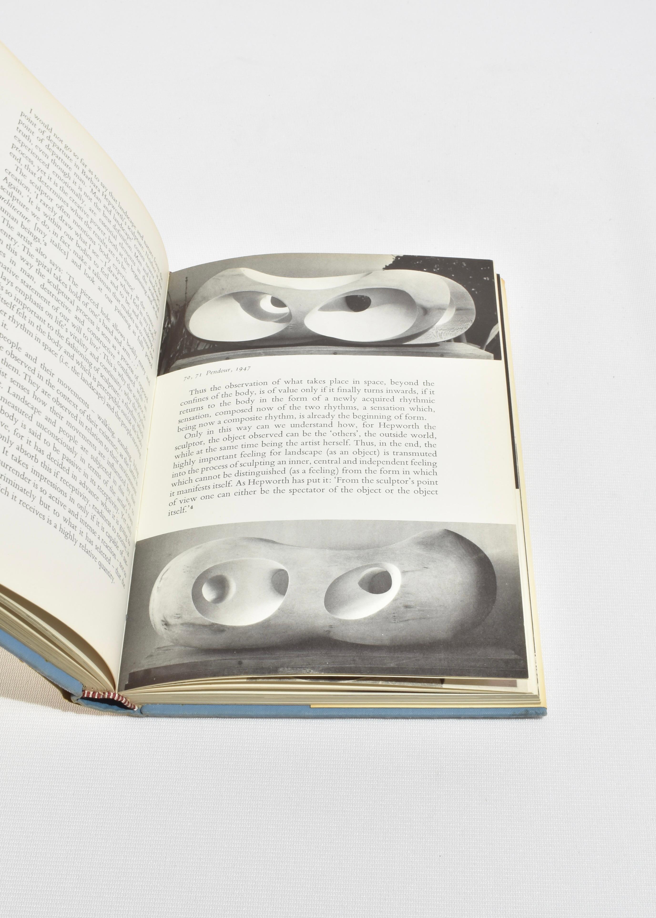 La escultura de Barbara Hepworth mediados del siglo XX en venta