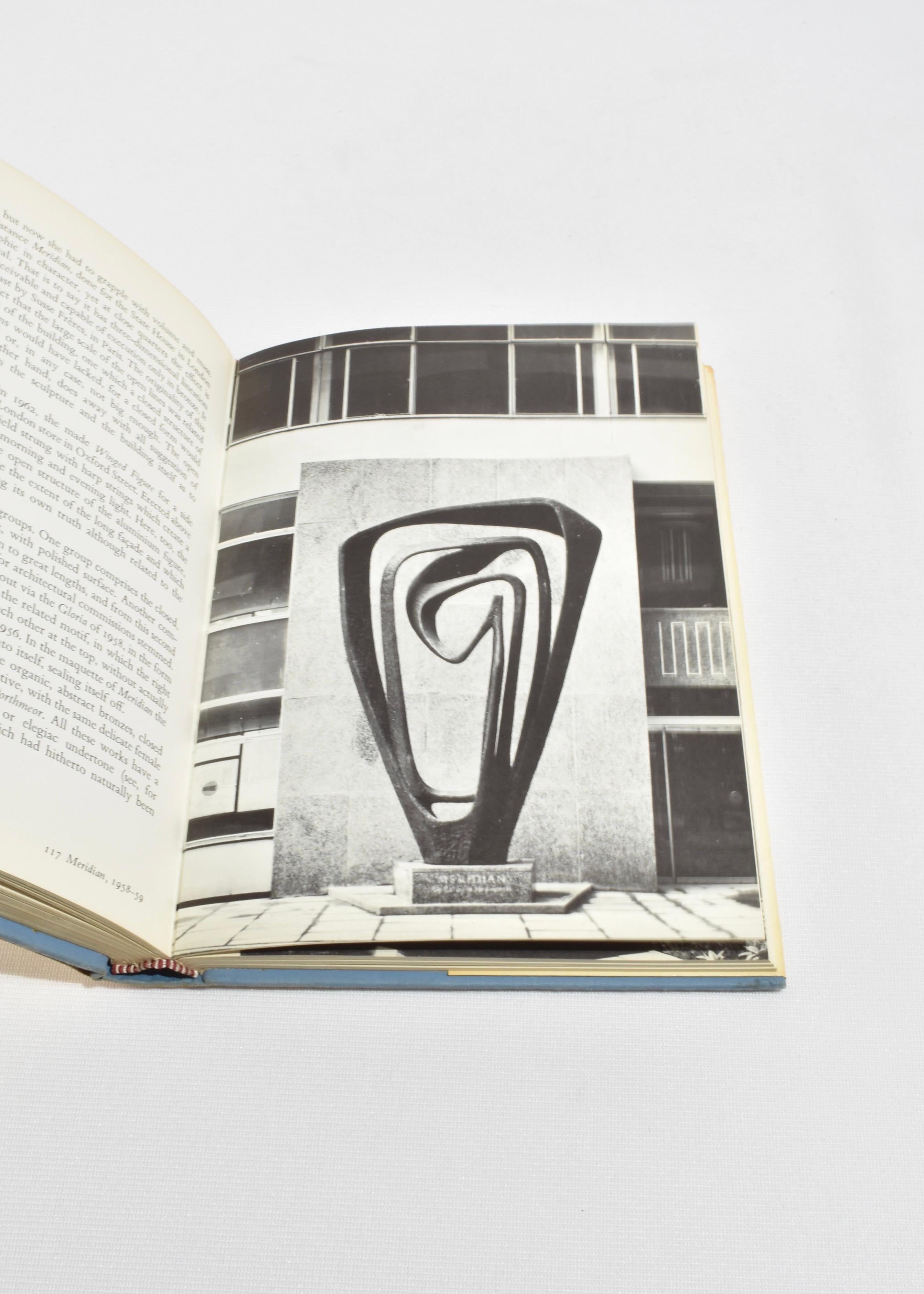 La escultura de Barbara Hepworth Papel en venta
