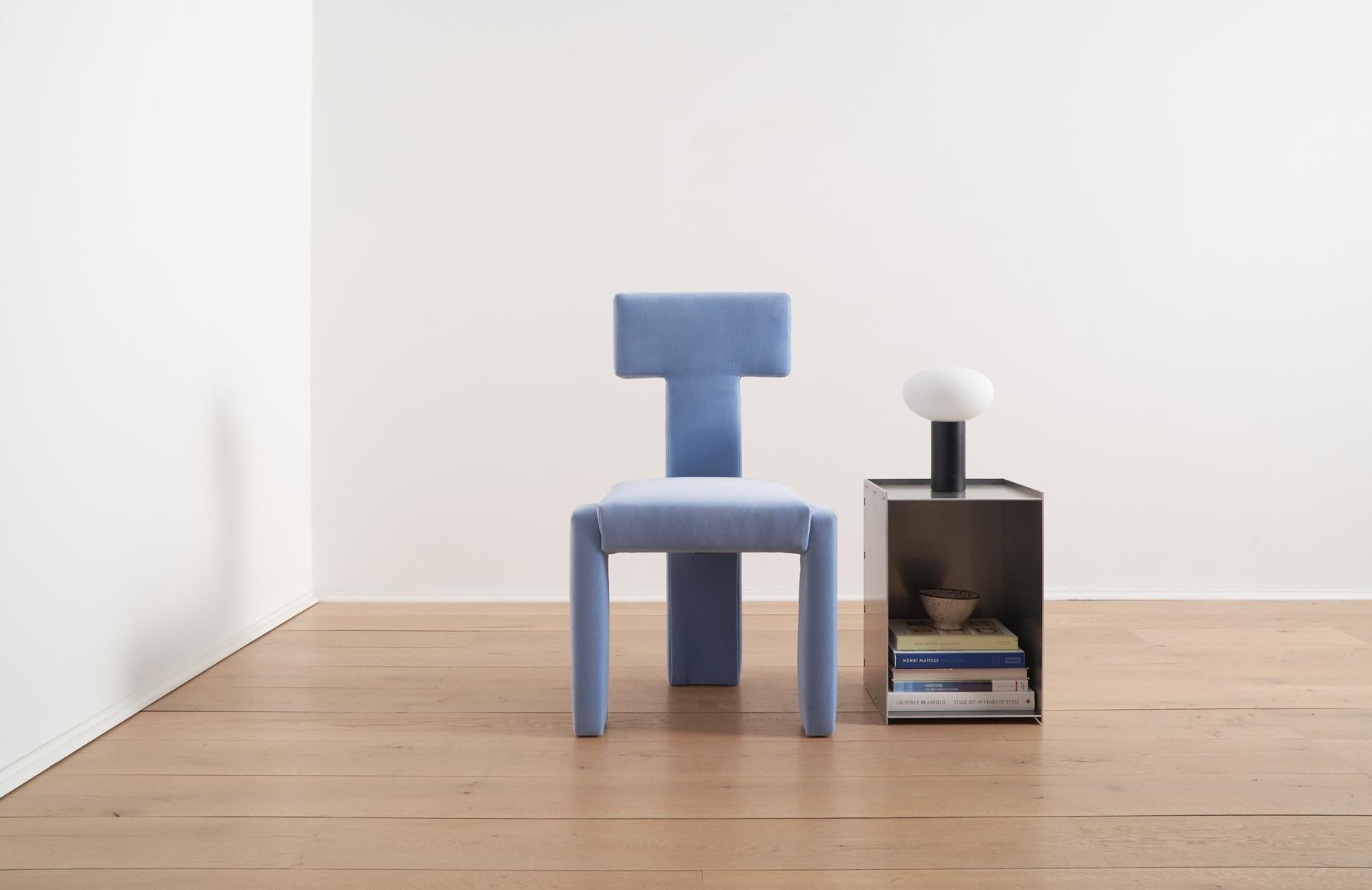 XXIe siècle et contemporain Chaise de salle à manger à dossier haut Segment en velours Hydrangea bleu en vente