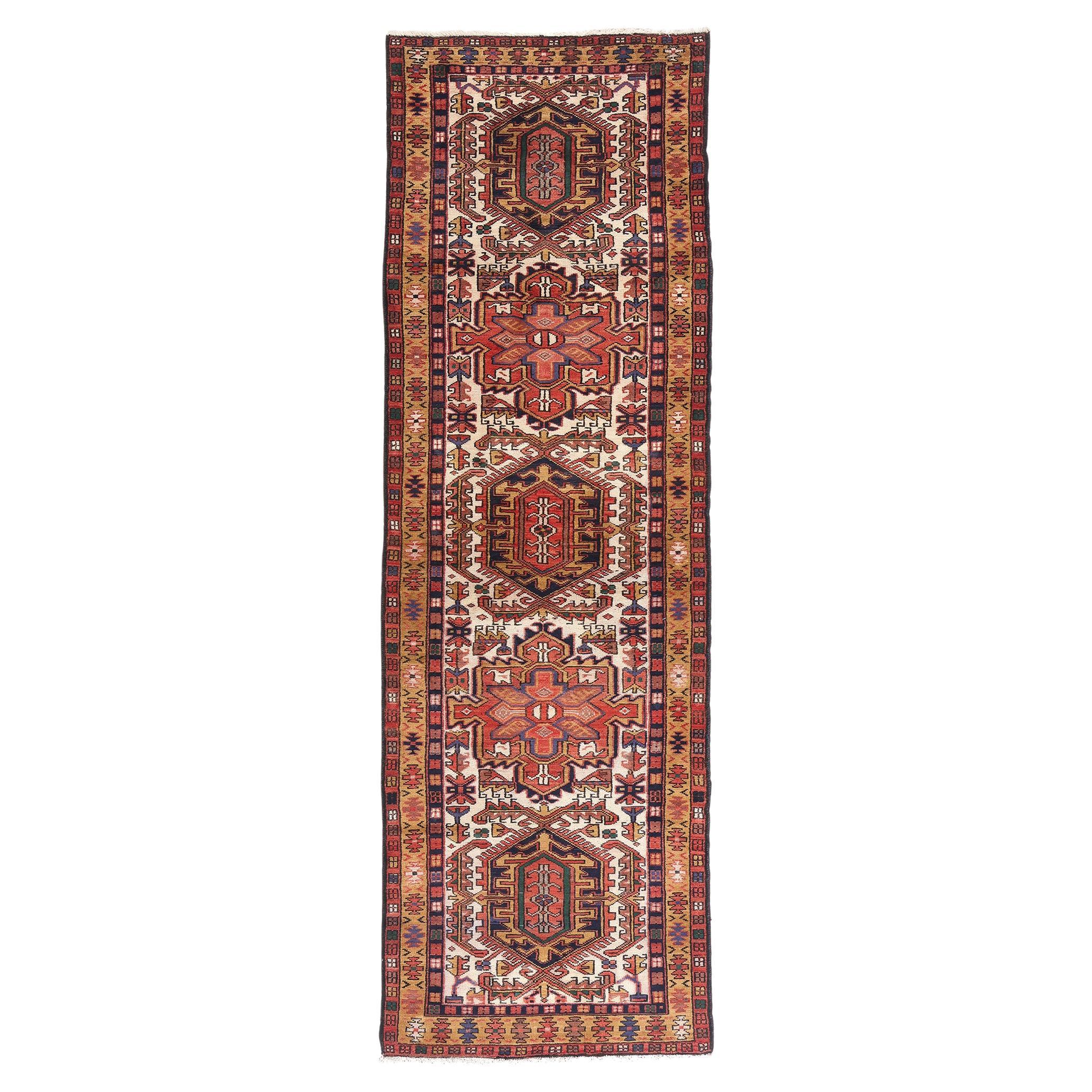 Le couloir de la sentinelle : Un chef-d
œuvre d
élégance tribale en Perse Vintage Heriz