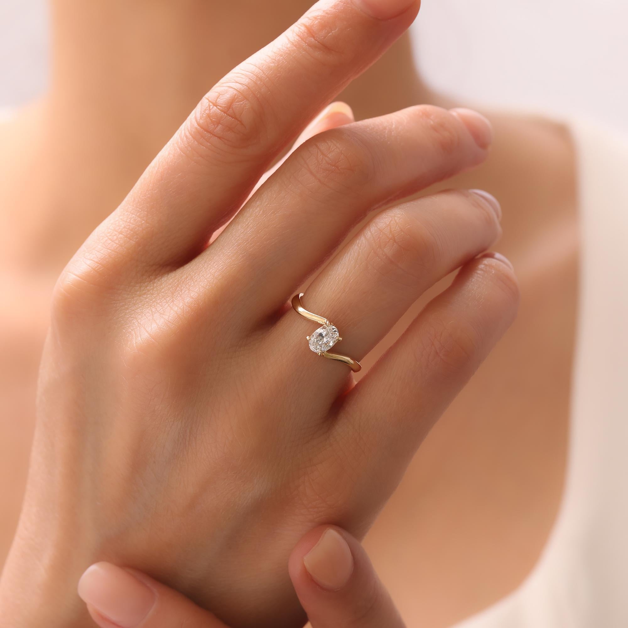 En vente :  La bague de fiançailles Seraphina à diamant ovale 2