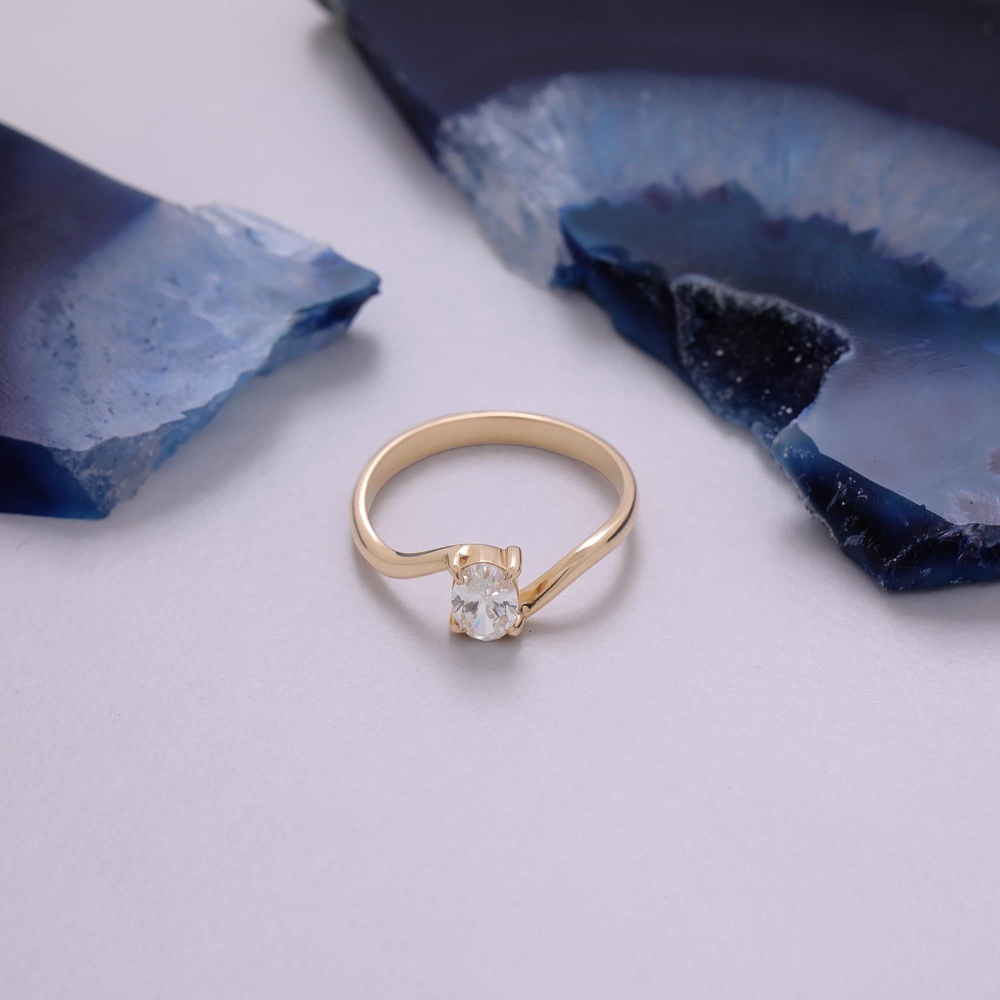 En vente :  La bague de fiançailles Seraphina à diamant ovale 6