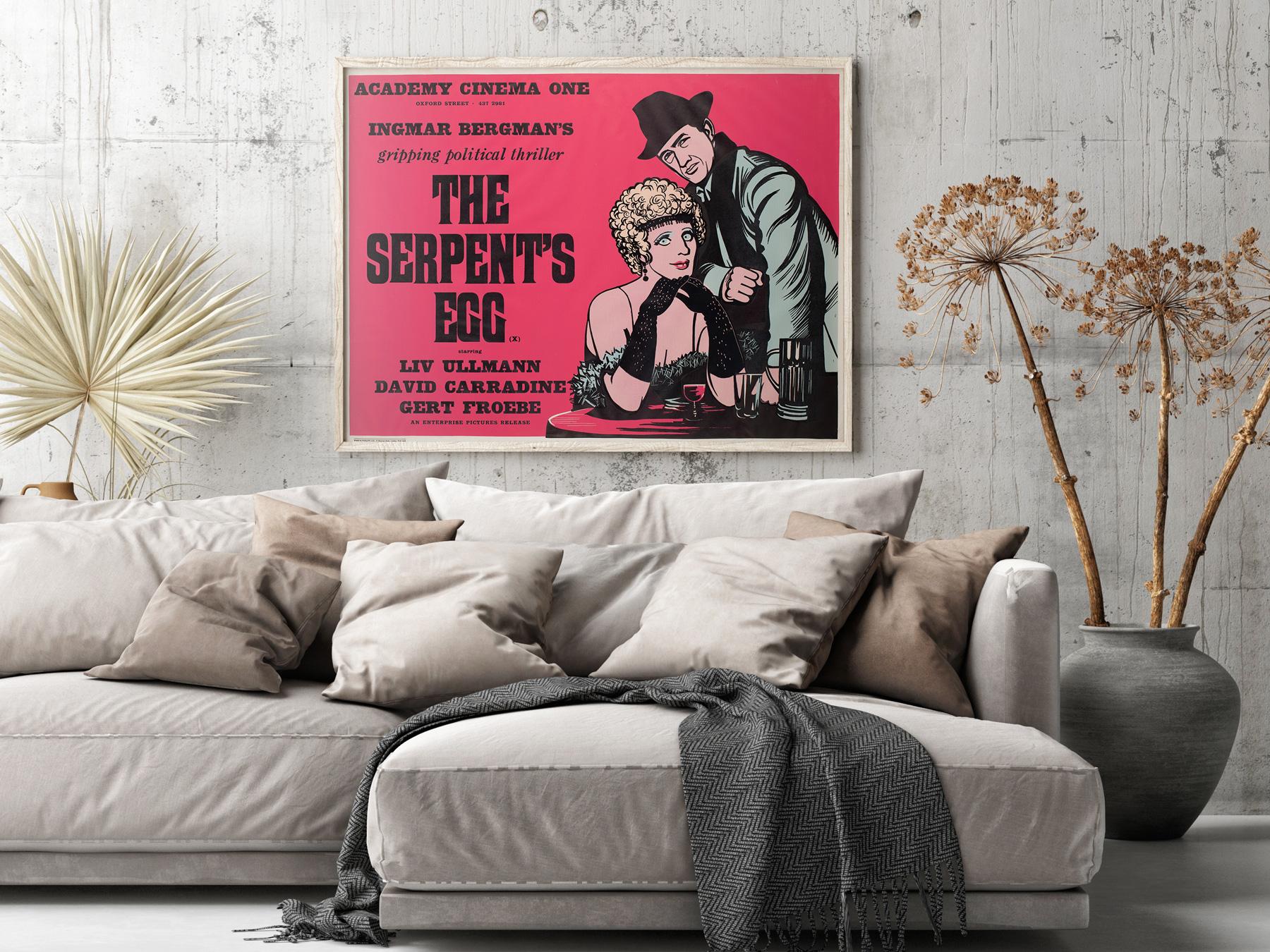 Favolosa locandina originale dell'Academy Cinema per il thriller di Ingmar Bergman L'uovo del serpente. Design di Peter Strausfeld.

Strausfeld, nato a Colonia, è arrivato in Inghilterra nel 1938. Mentre era internato sull'Isola di Man durante la