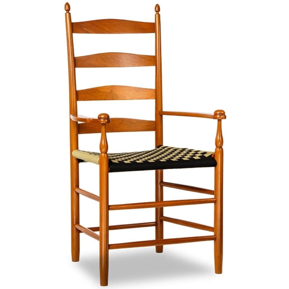 The Shaker Ladder Slat Straight Back Arm Chair (Gebeizt) im Angebot