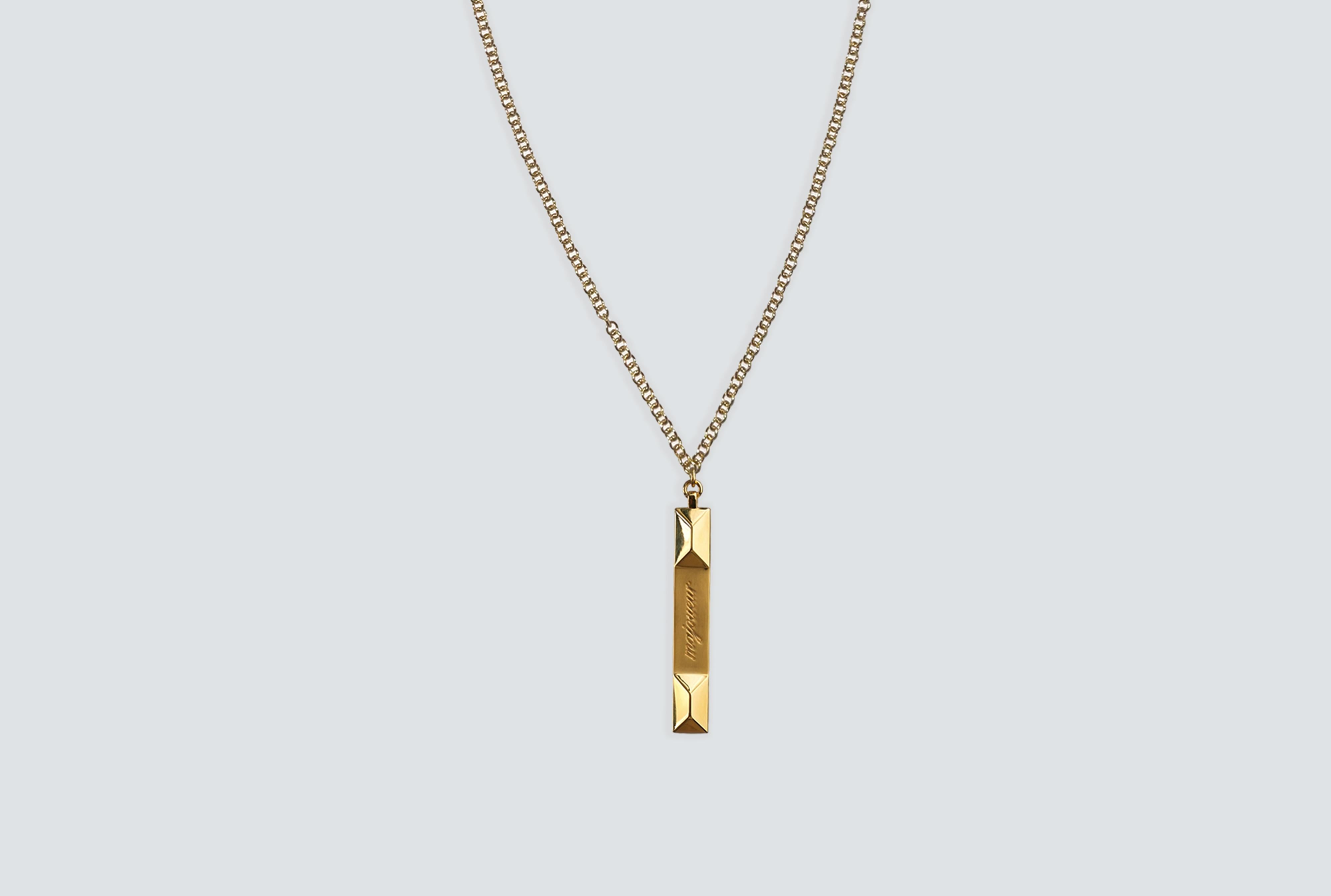 This necklace is truly exceptional and features a unique pendant that represents the essence of our distinctive style. The pendant's design combines bold elements with delicate subtleties, characterized by clean lines and graceful curves. It is