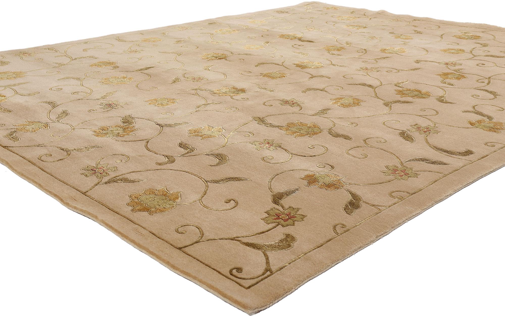 79275 Tapis tibétain floral vintage, 07'06 x 09'06. Ce tapis tibétain vintage en laine et soie, noué à la main, est un chef-d'œuvre de raffinement et de distinction, à la croisée de l'art patrimonial et du luxe discret. Tissé au Népal par des