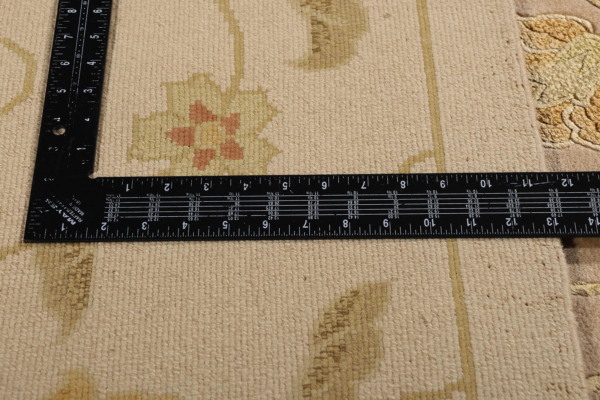 La fleur de l'Himalaya en soie : Un chef-d'œuvre tibétain d'époque à l'élégance tranquille en vente 1