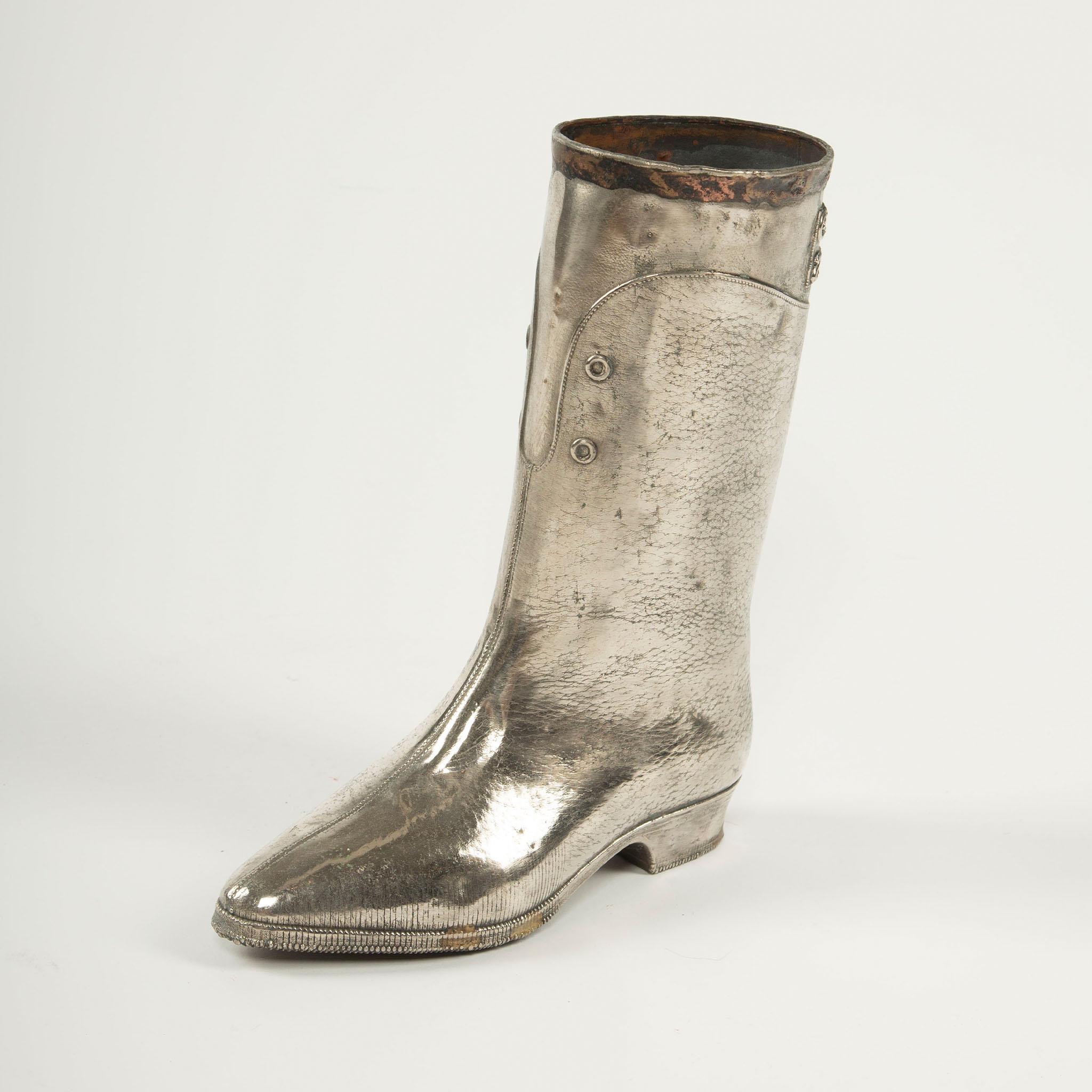 The Silver Boot – Mid-20th Century Sculpture, Signed Dora Turkmall In Excellent Condition For Sale In New York, NY
