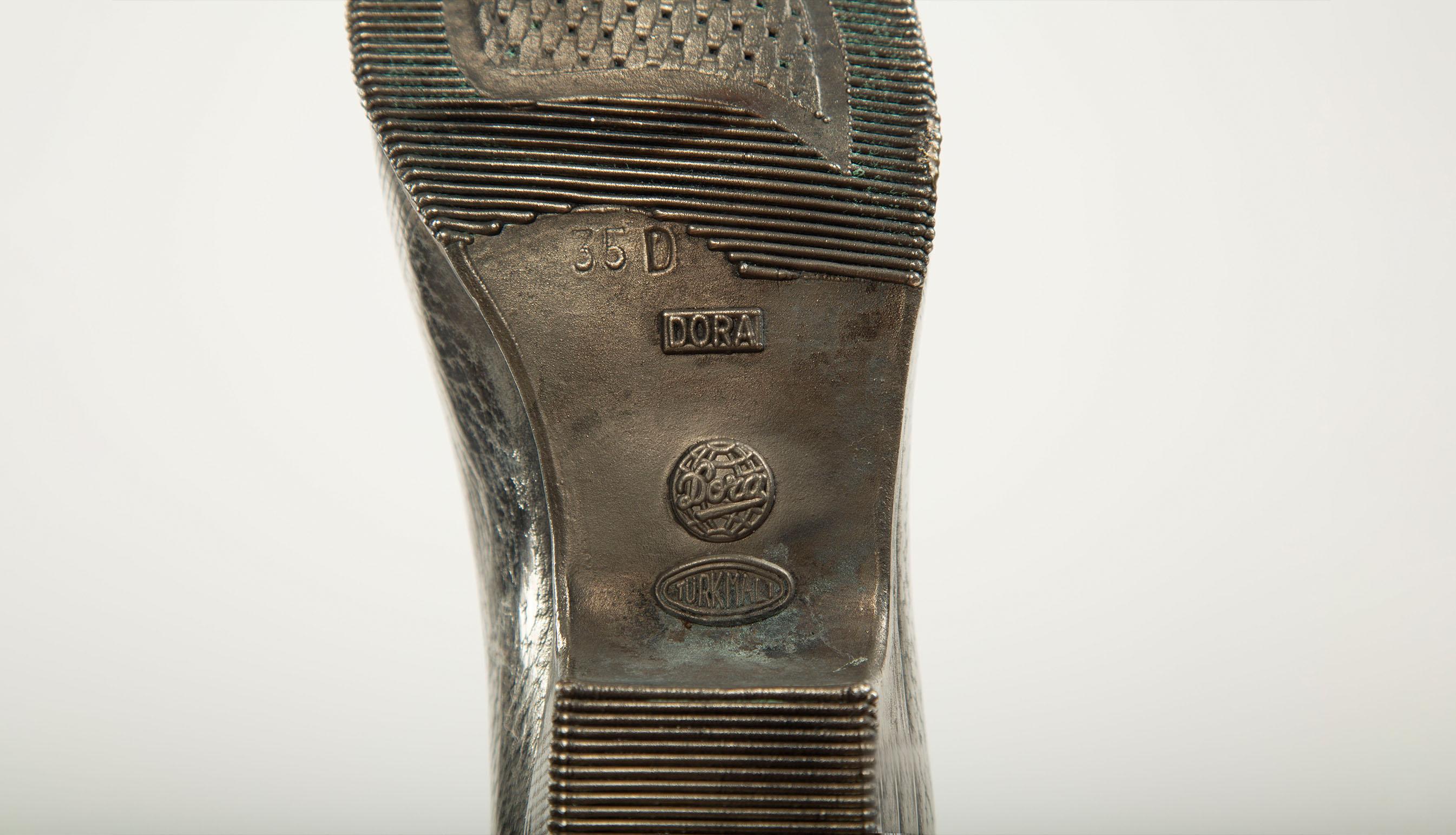 The Silver Boot – Mid-20th Century Sculpture, Signed Dora Turkmall For Sale 2