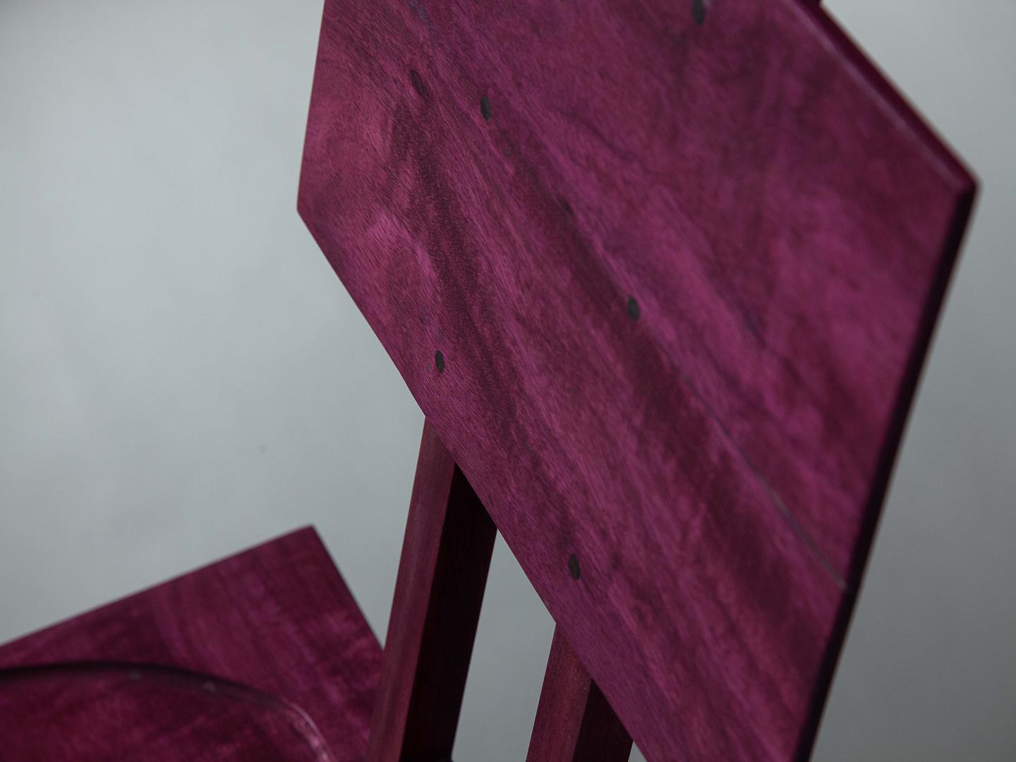 XXIe siècle et contemporain La chaise simple. Bois de cœur violet massif du Brésil  en vente