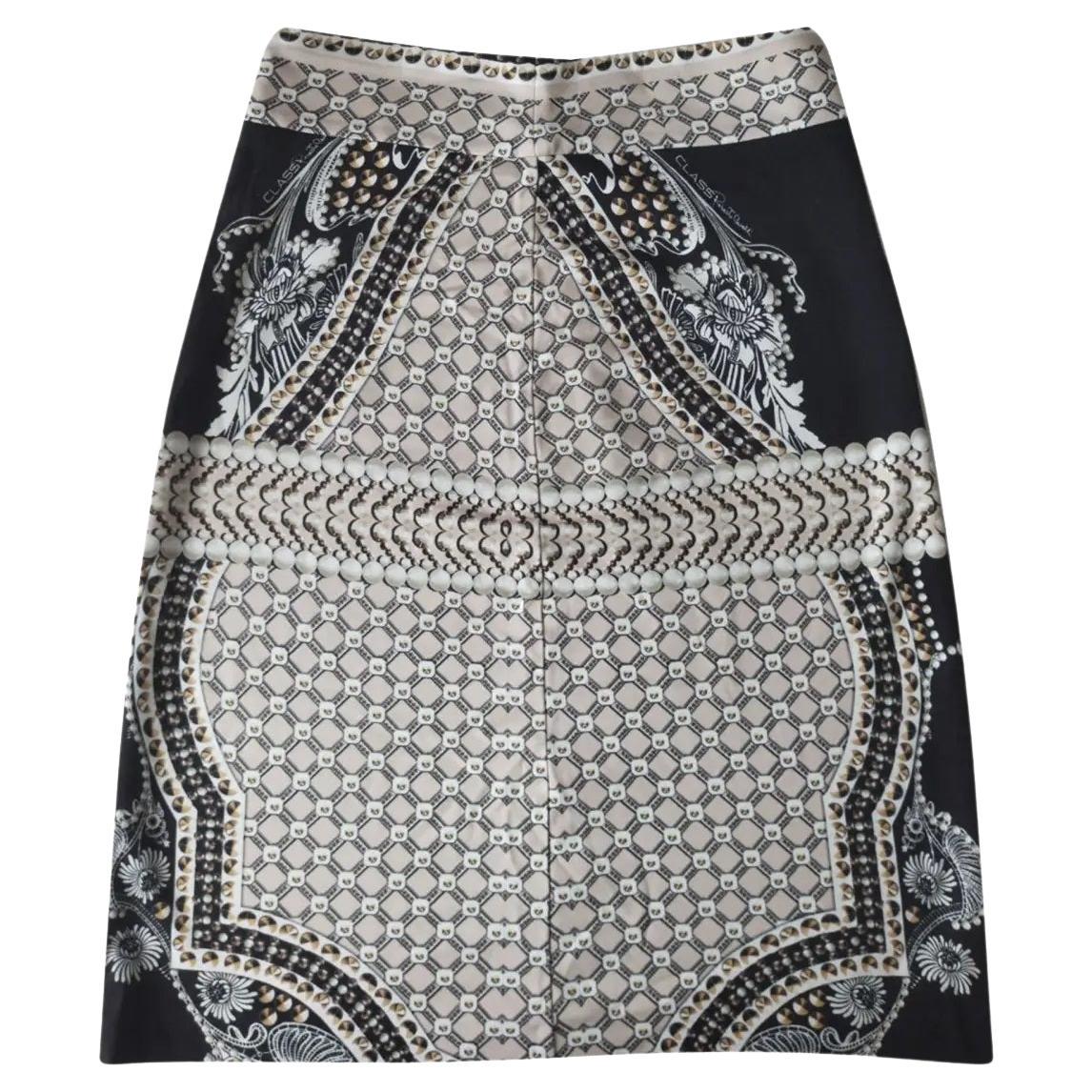 The skirt from Cavalli Class (size 48) is made of viscose.