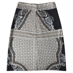 The skirt from Cavalli Class (size 48) is made of viscose.
