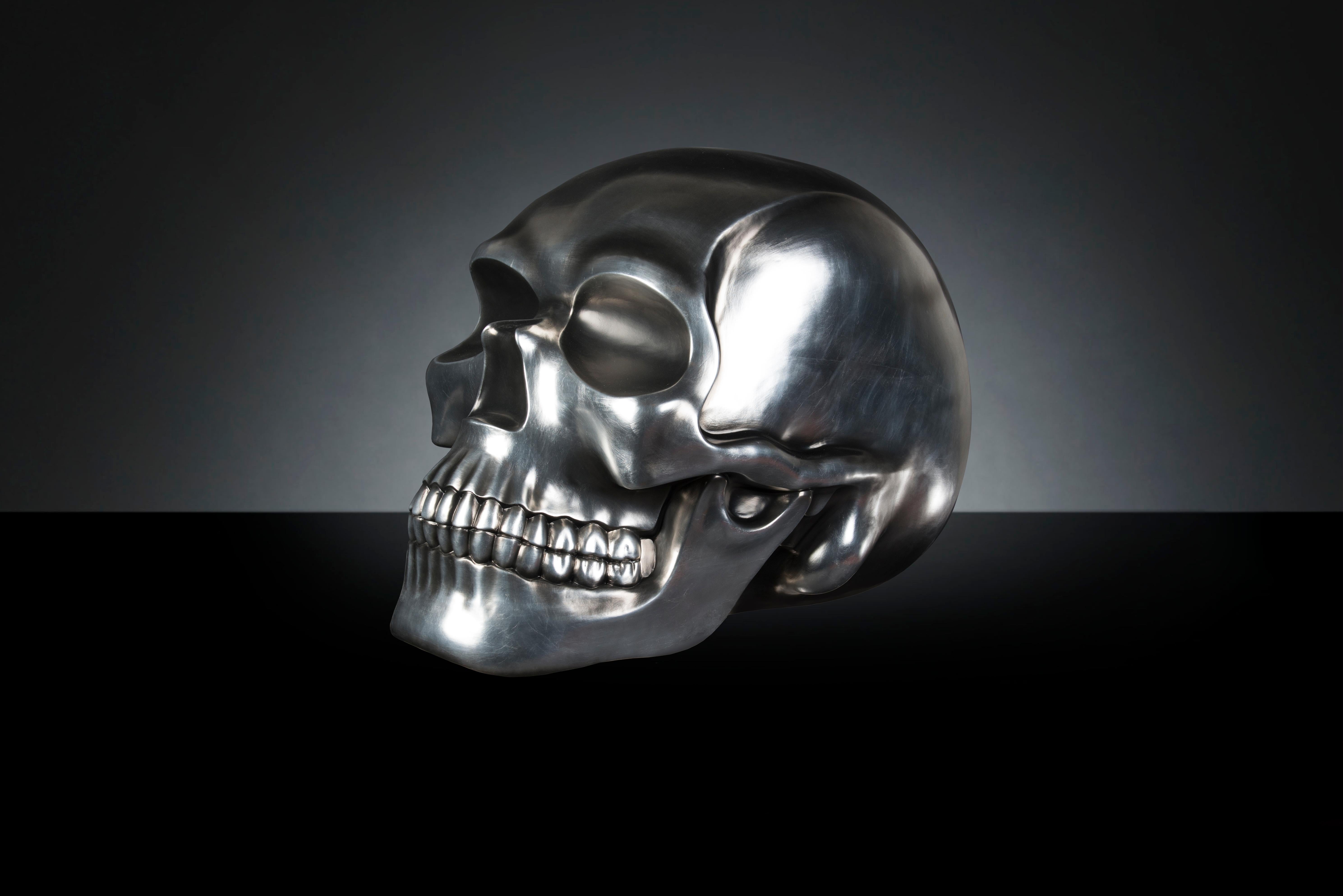 The Skull, Keramik, Silber weichschwarz, Italien (Moderne) im Angebot