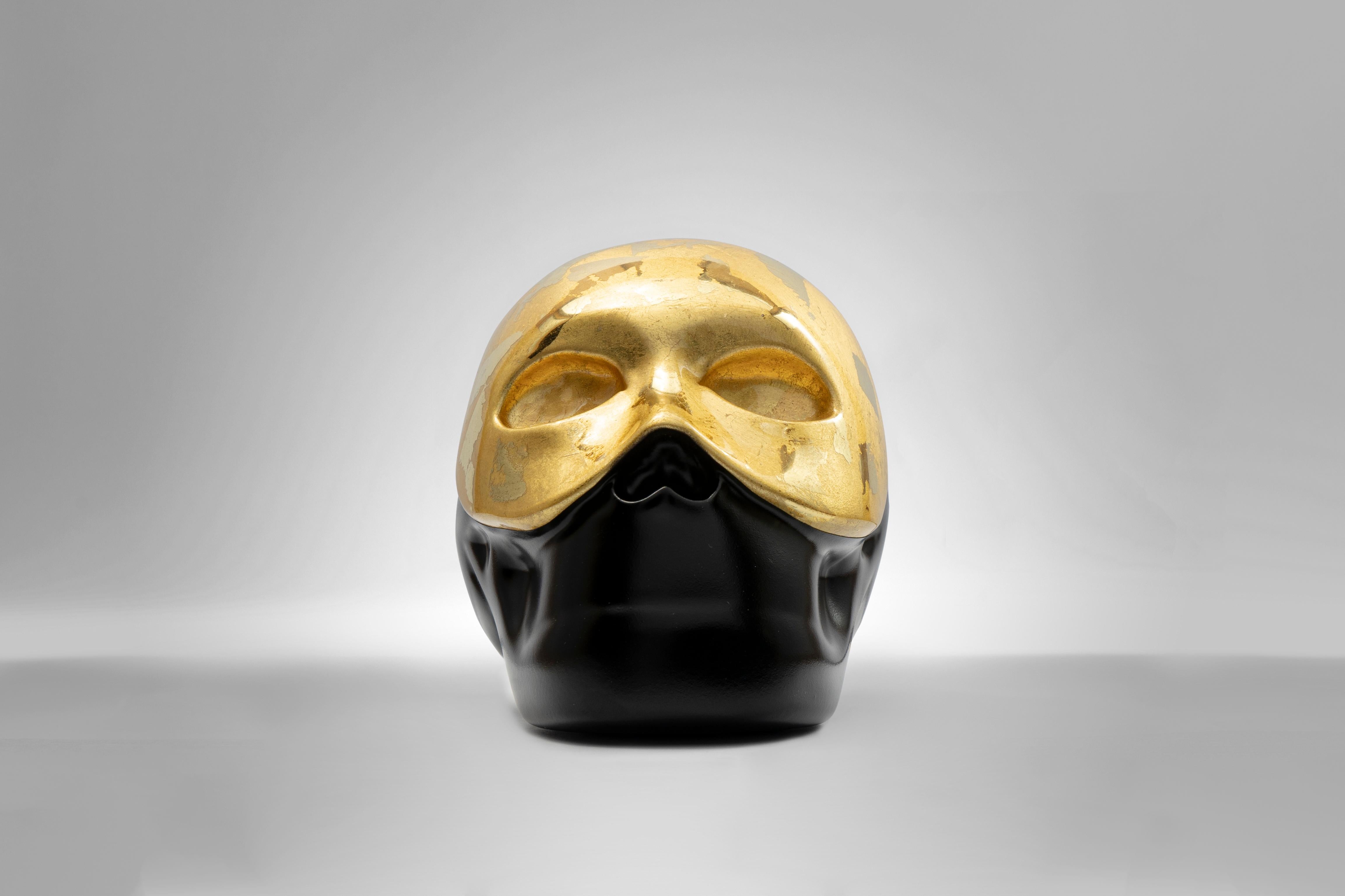 - THE SKULL - GOLDEN LINING
In the realm of enchantment, gold dances with darkness.
_______________________________________________
Hand-crafted from bi-component resin by italian craftsmen.
Dimensions: 9x14x10 (w,d,h)

Shimmering ebony threads