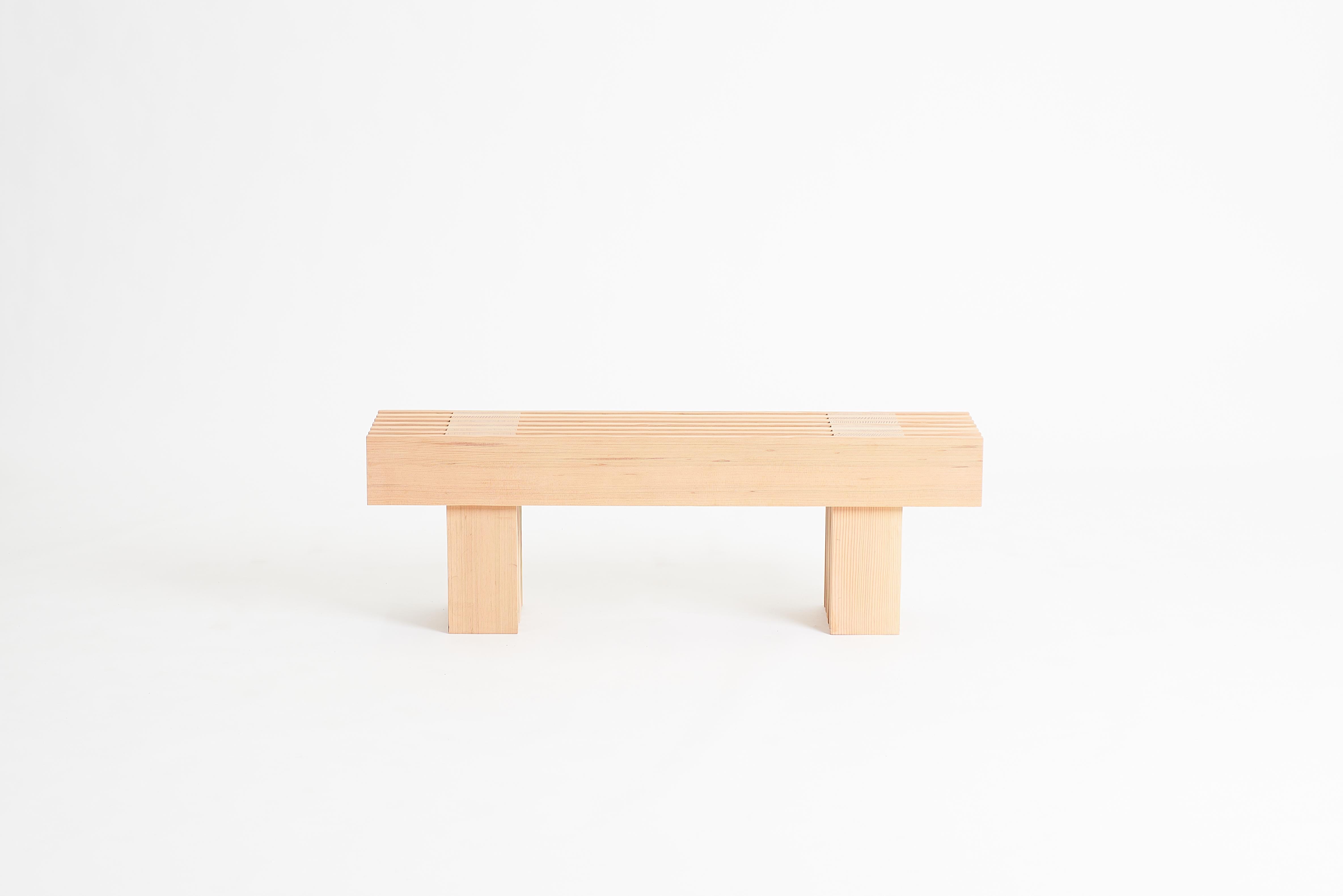 D'abord conçu et testé pour le magasin phare de Tokyobike qui a ouvert ses portes à Los Angeles en 2021, notre Slat Bench fait désormais partie du volume III. 

La simplicité des planches simples et de leur engagement tissé est le seul objectif de
