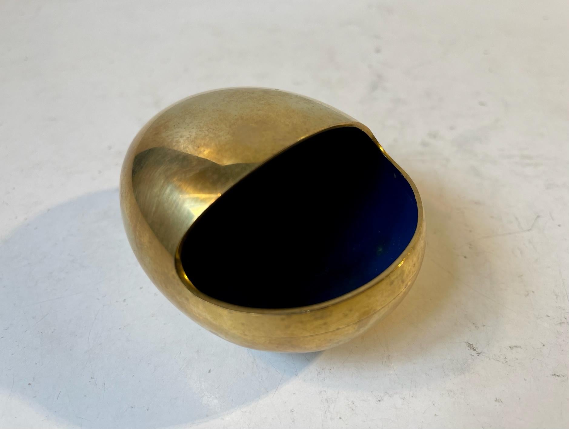 Smile Ashtray in Brass & Blue Enamel by Hans Bunde for Cohr, 1950s In Good Condition In Esbjerg, DK