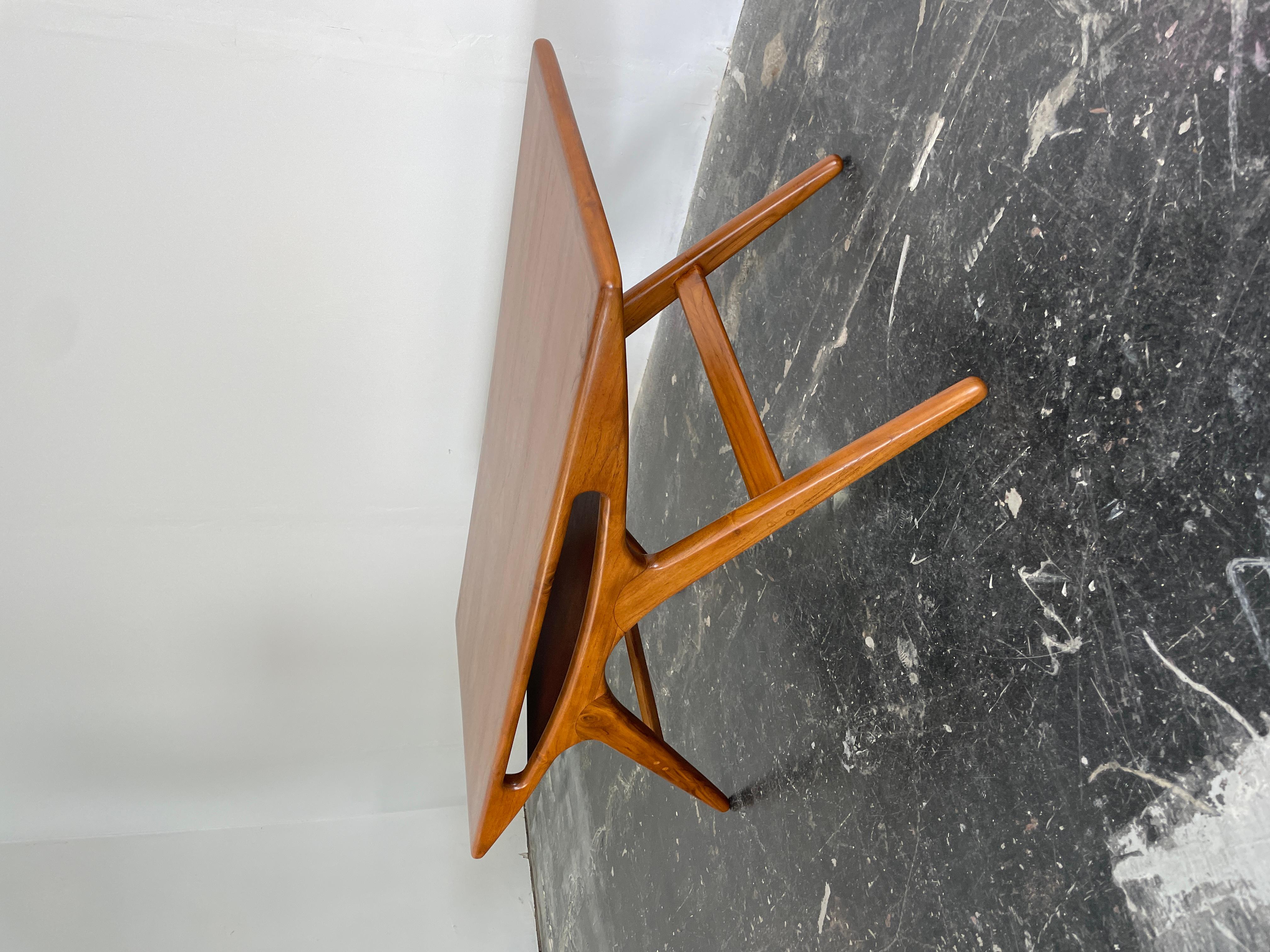 The Smile Coffee Table by Johannes Andersen. In Good Condition In San Diego, CA