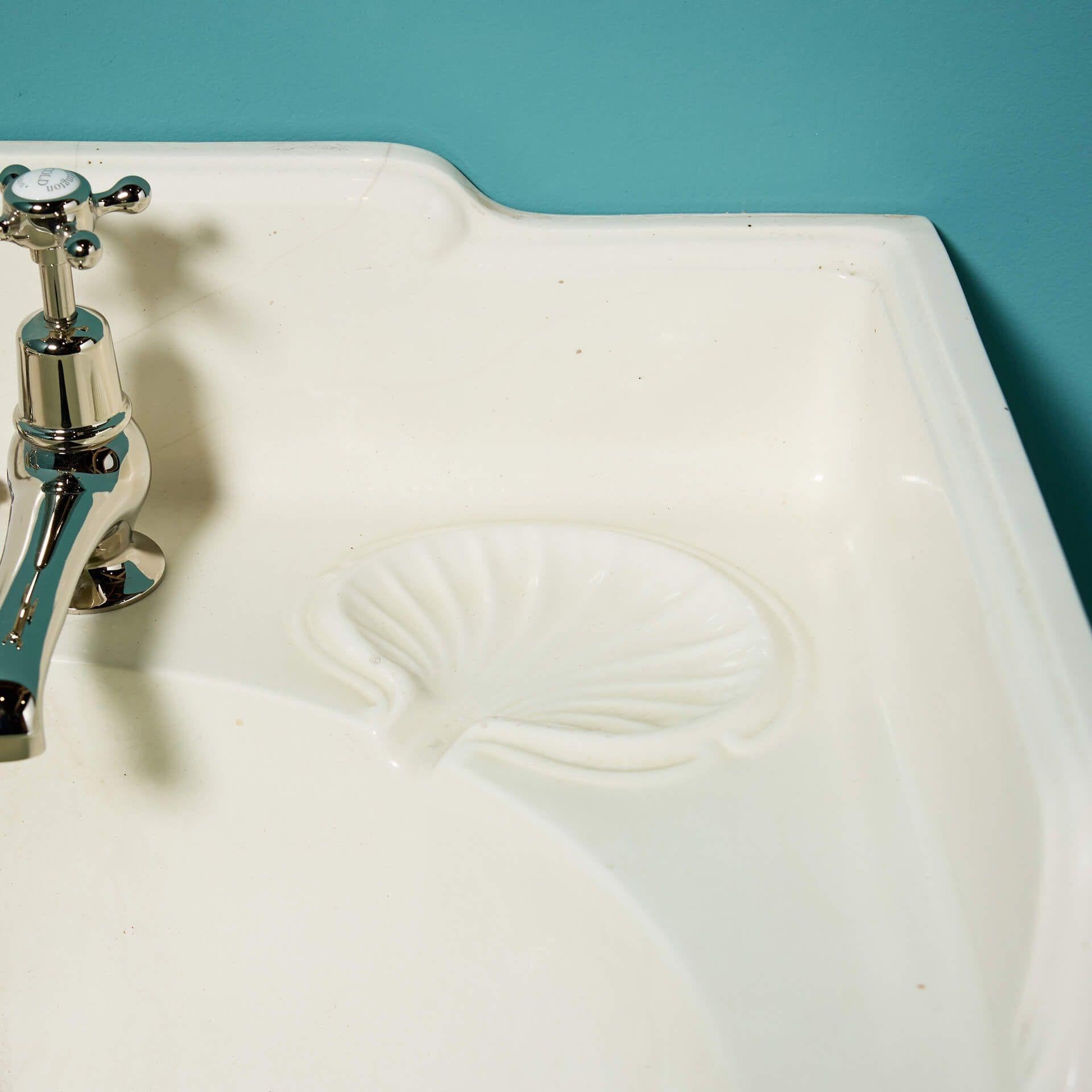 ‘The Smithfield’ Antique Porcelain Basin with Bracket For Sale 2