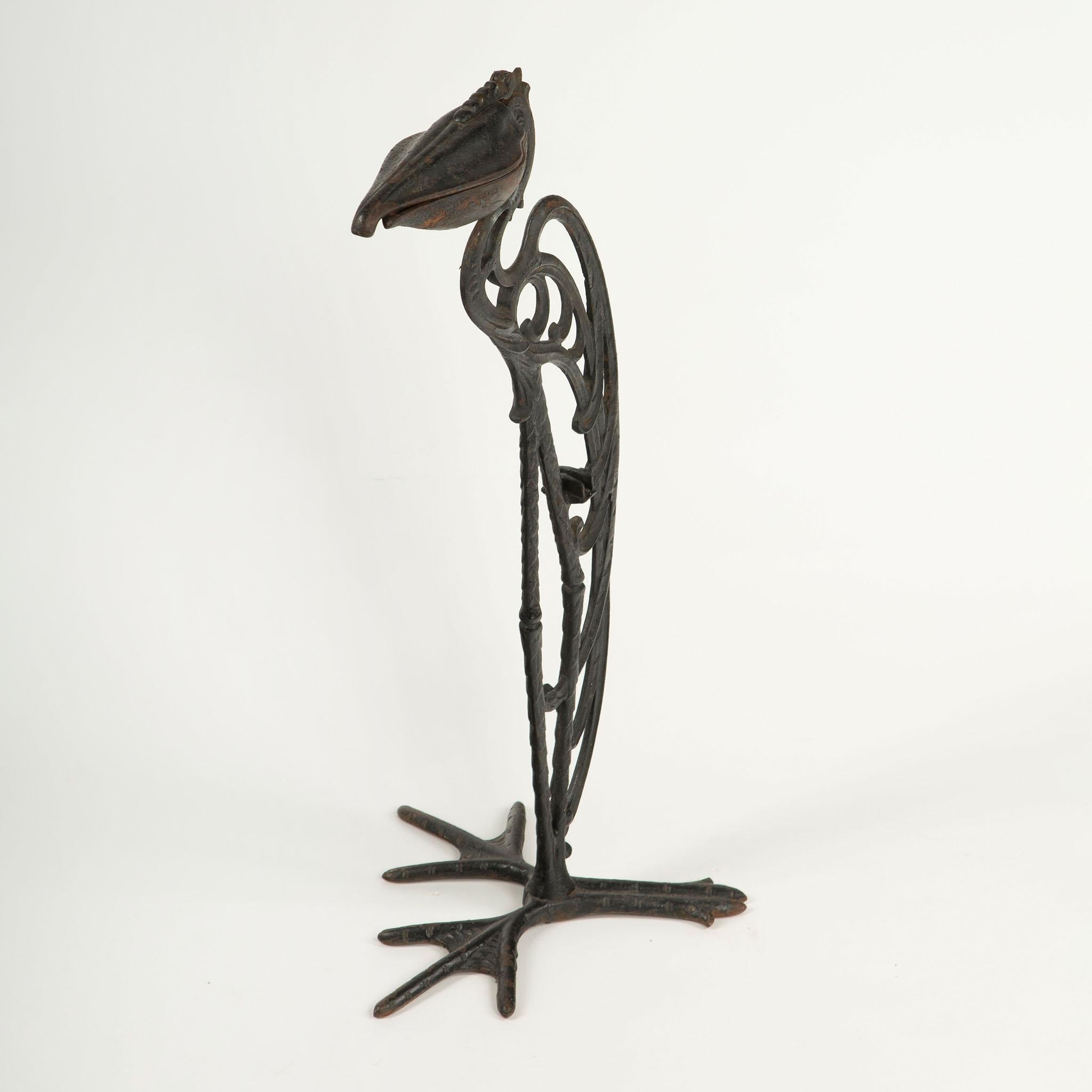 Le calao fumeur : Sculpture cendrier décorative Bon état - En vente à New York, NY