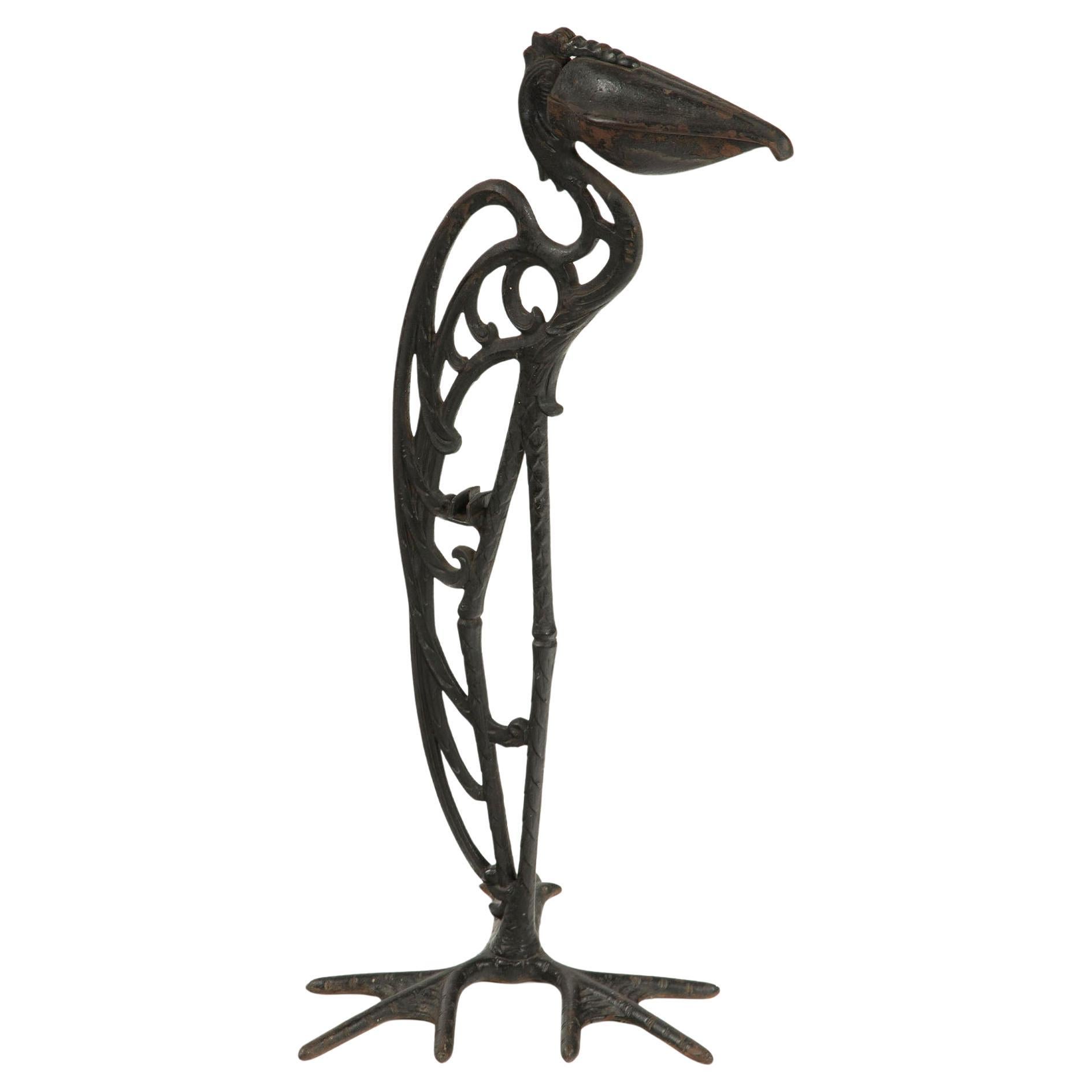 El cálao fumador: Una Escultura Cenicero Decorativa