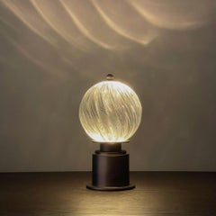 The Snow Globe Tragbare LED-Lampe aus Glas und Bronze von André Fu Living