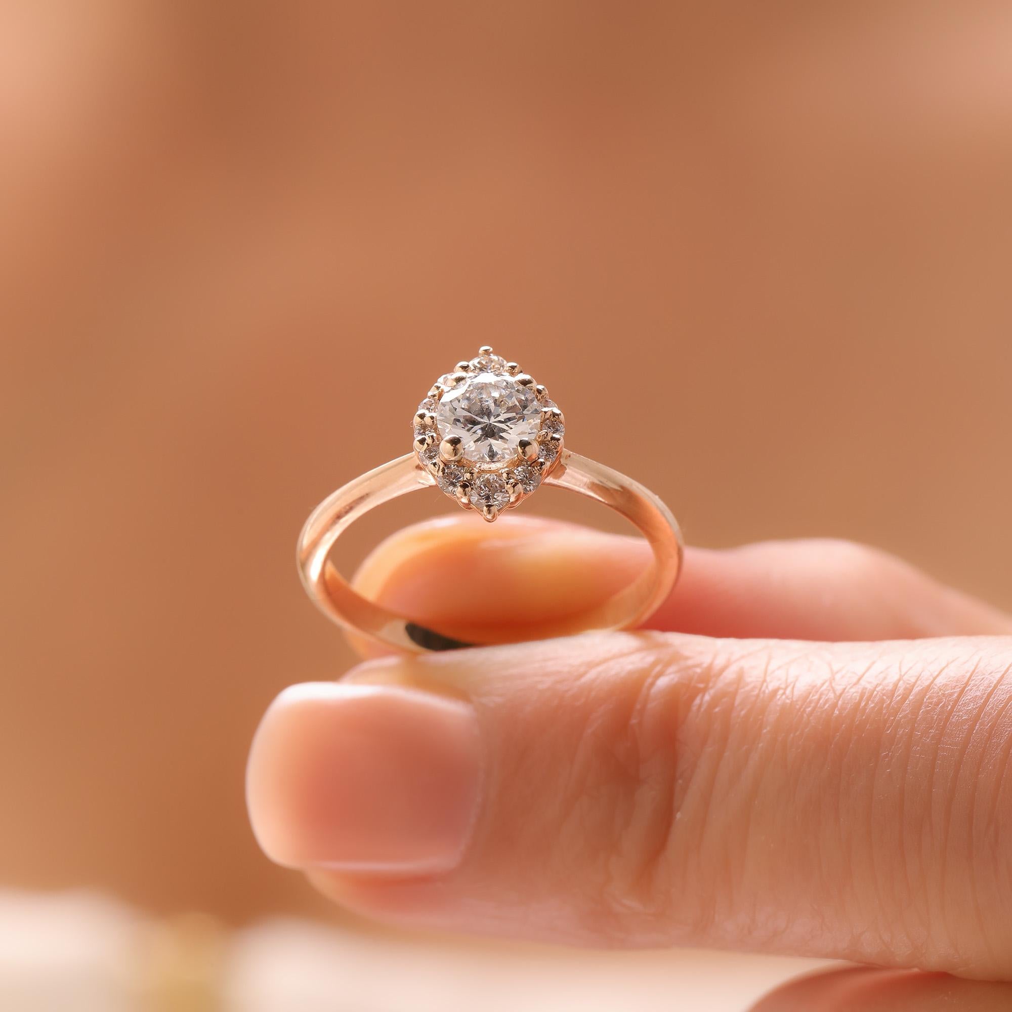 in vendita:  L'anello di fidanzamento con diamante aureolato Solana 2