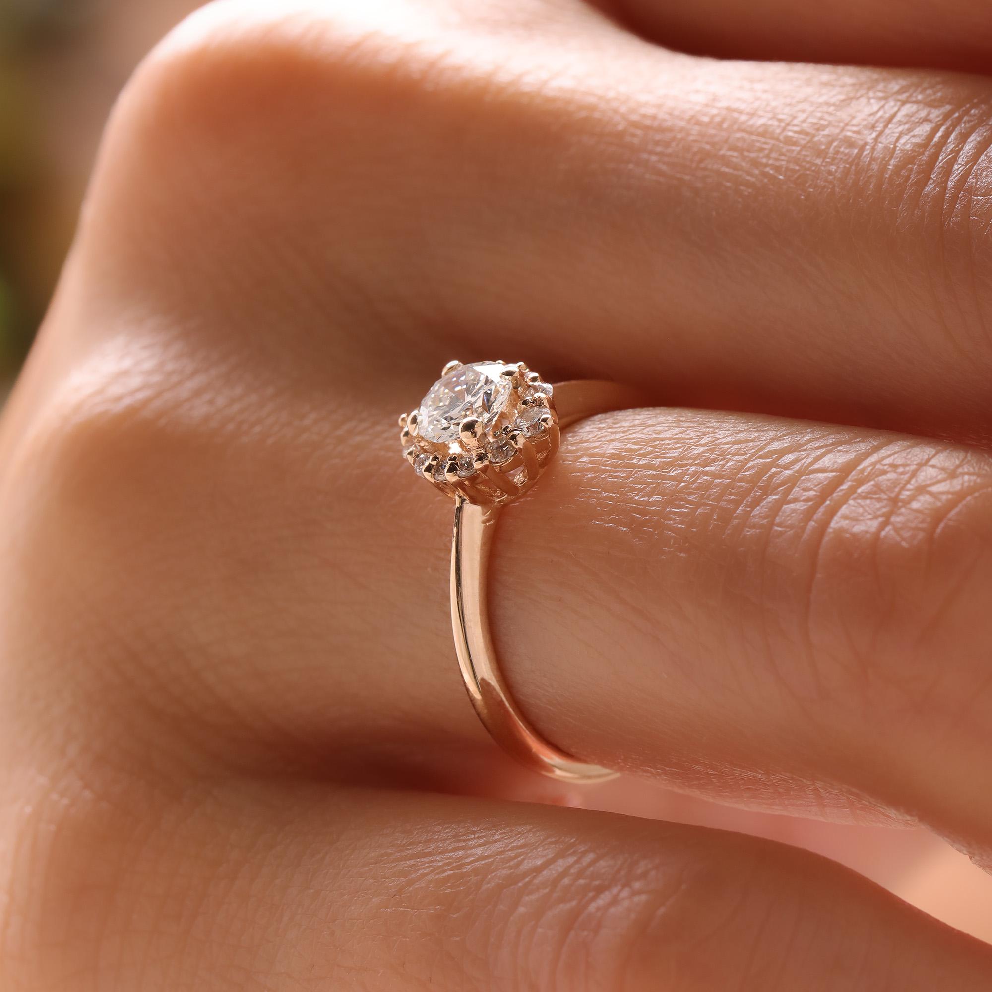 in vendita:  L'anello di fidanzamento con diamante aureolato Solana 3
