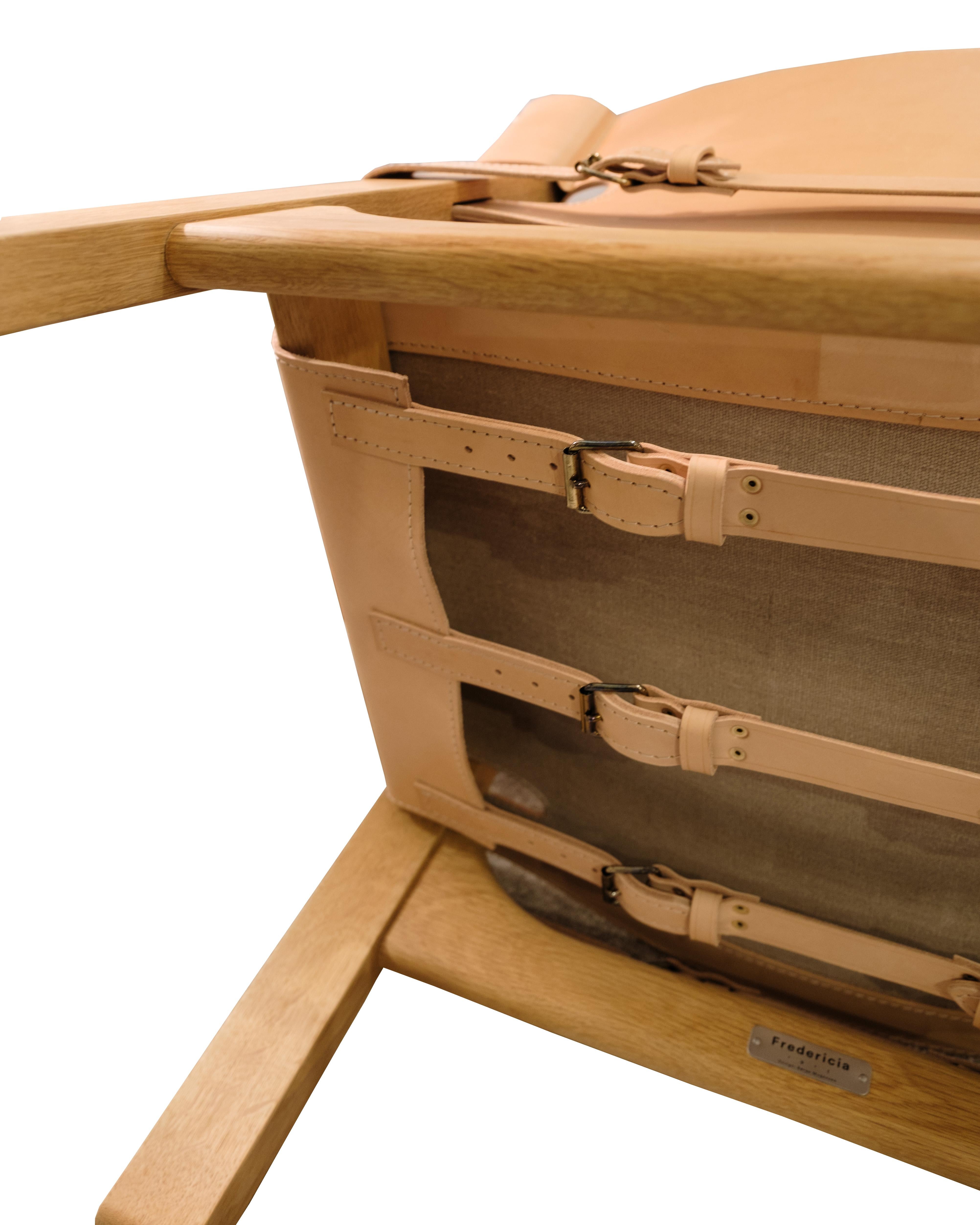 The Spanich Chair Model BM2226 Made In Oak & Paninated Vegetal Natural Leather For Sale 6